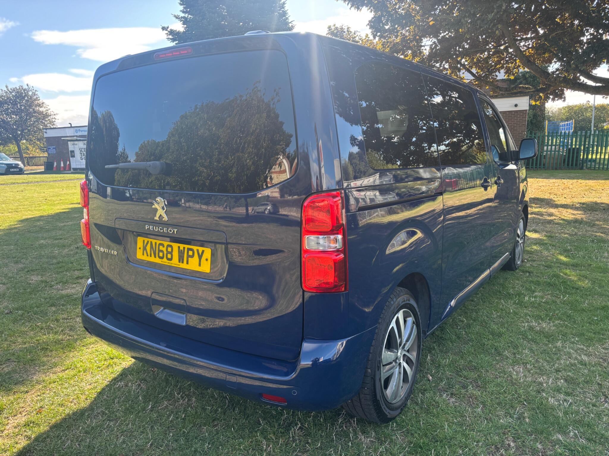 Peugeot Traveller view 7