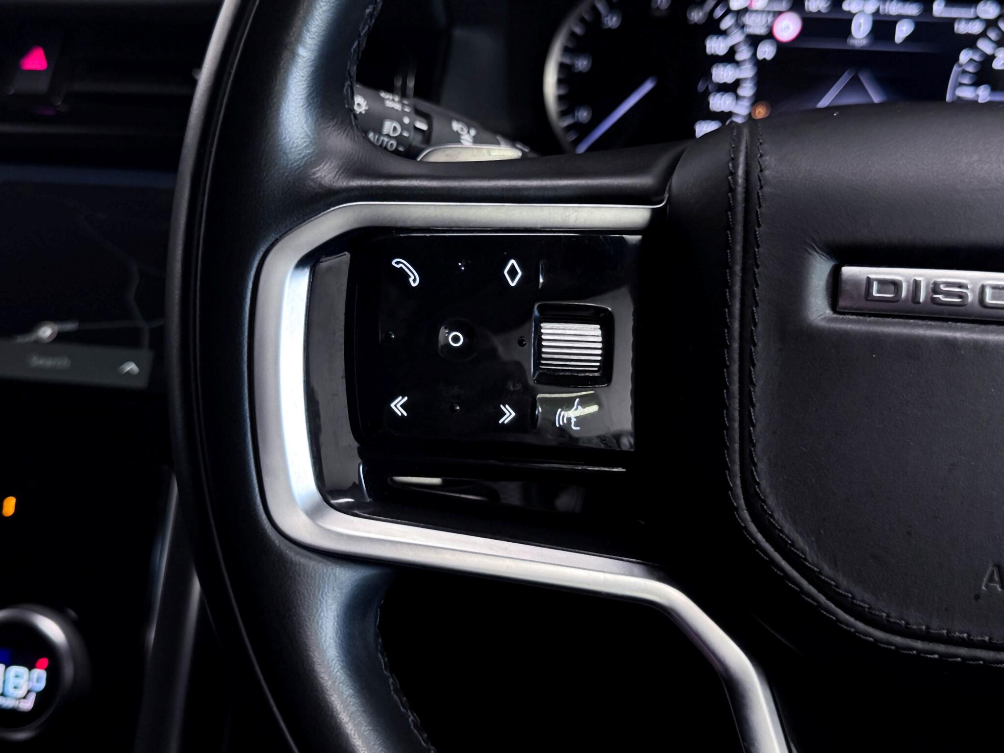 Land Rover Discovery Sport view 32
