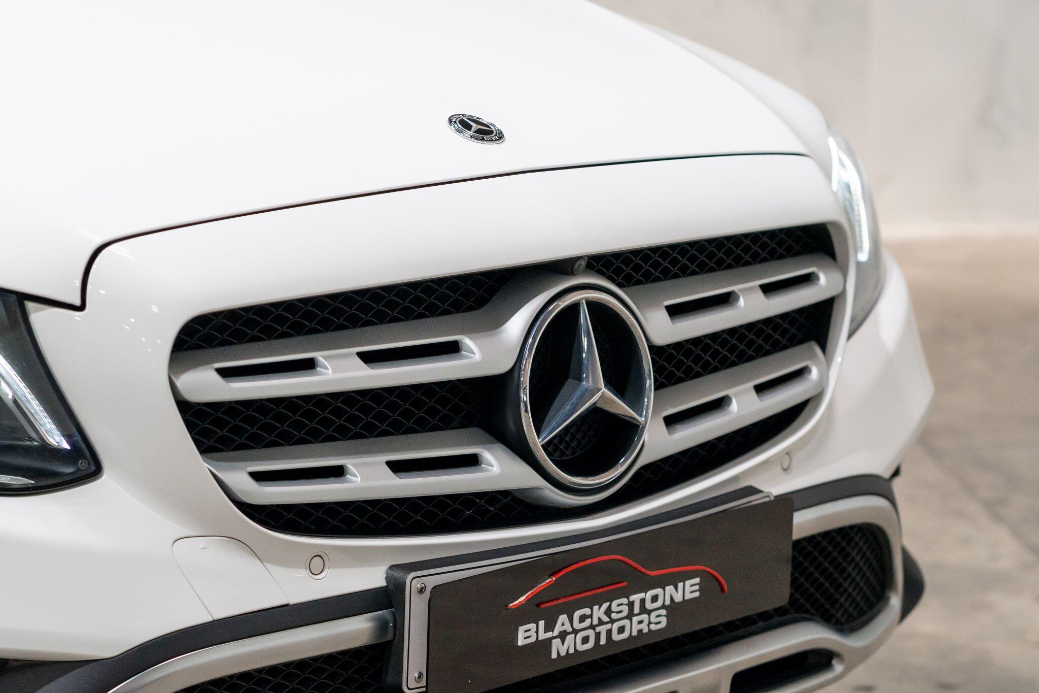 Mercedes-Benz E-Class view 12