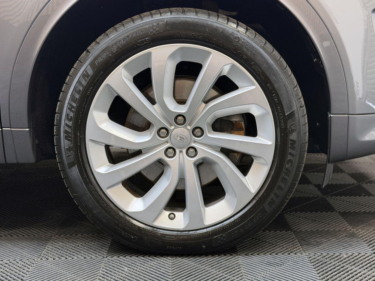 Land Rover Discovery Sport view 10