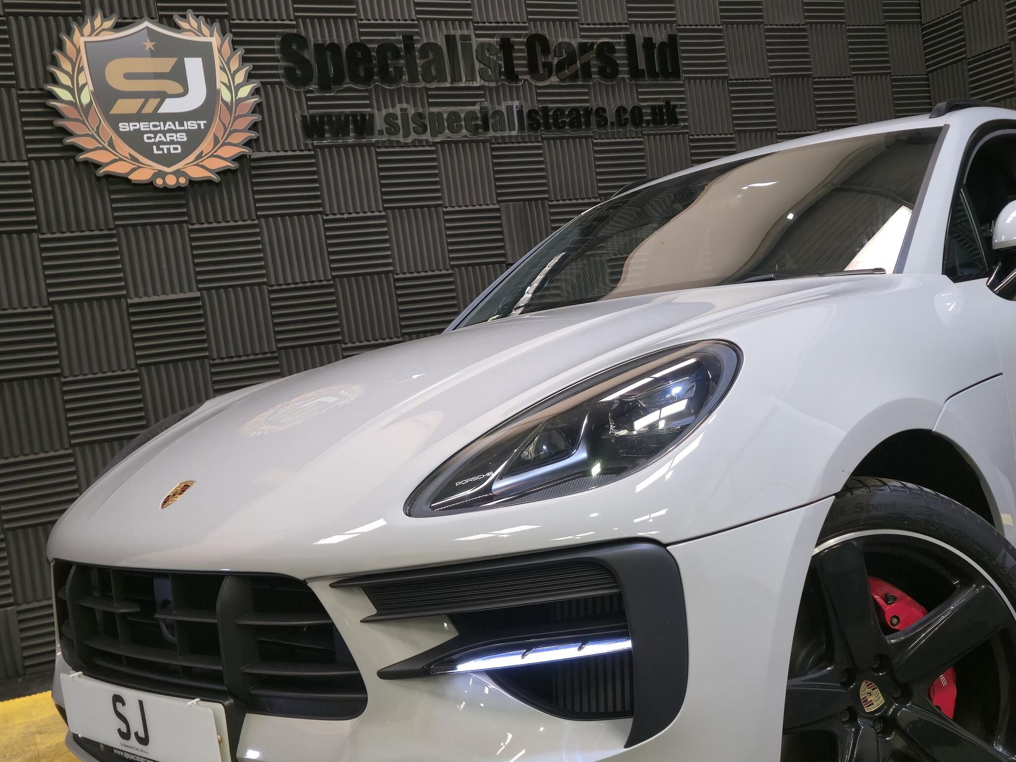 Porsche Macan view 7