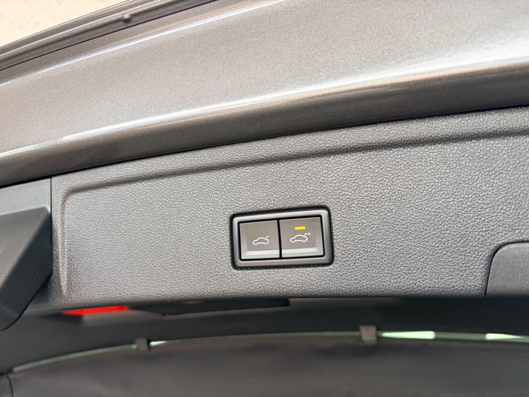 Volkswagen Touareg view 19