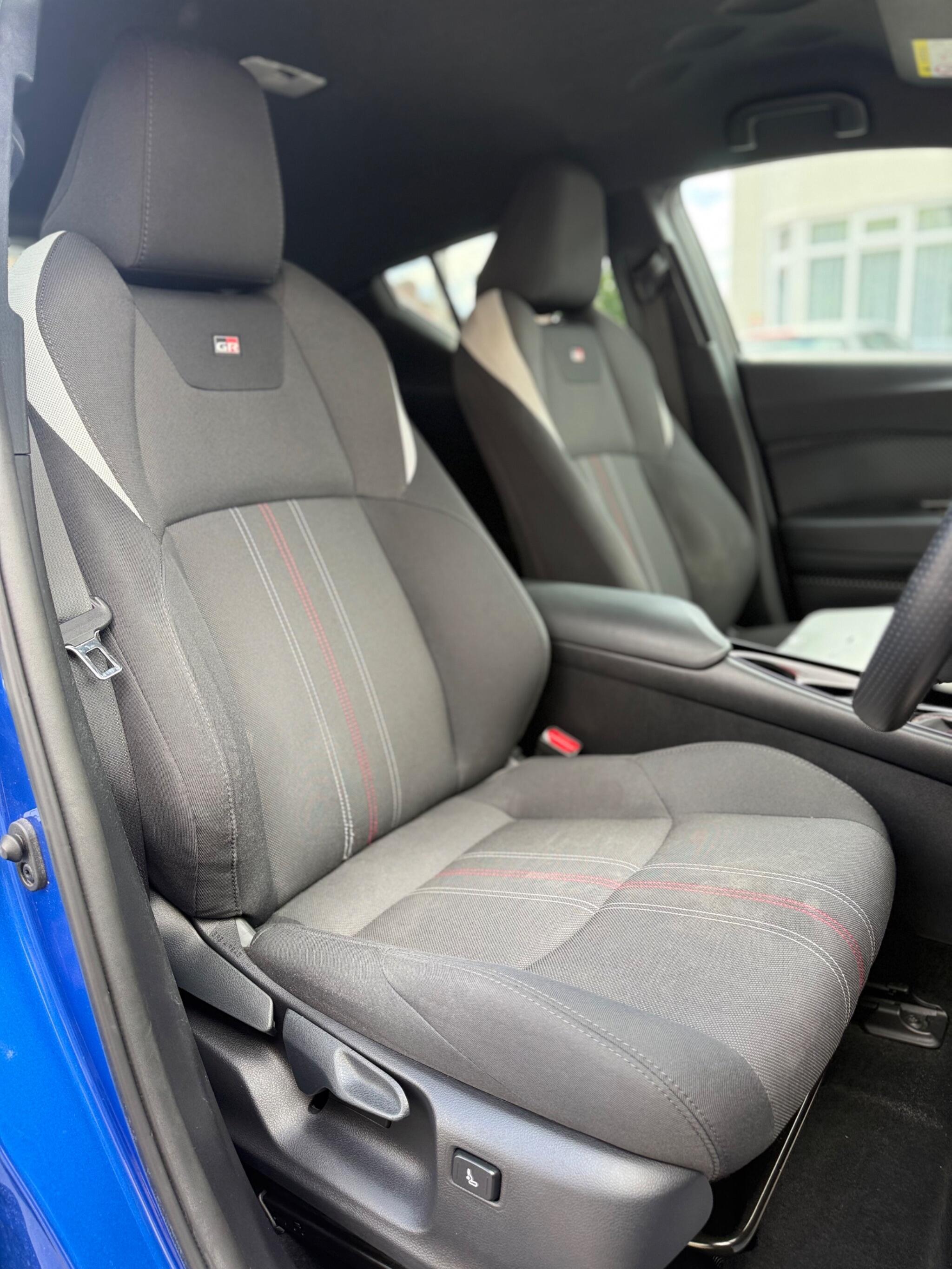 Toyota C-HR view 12