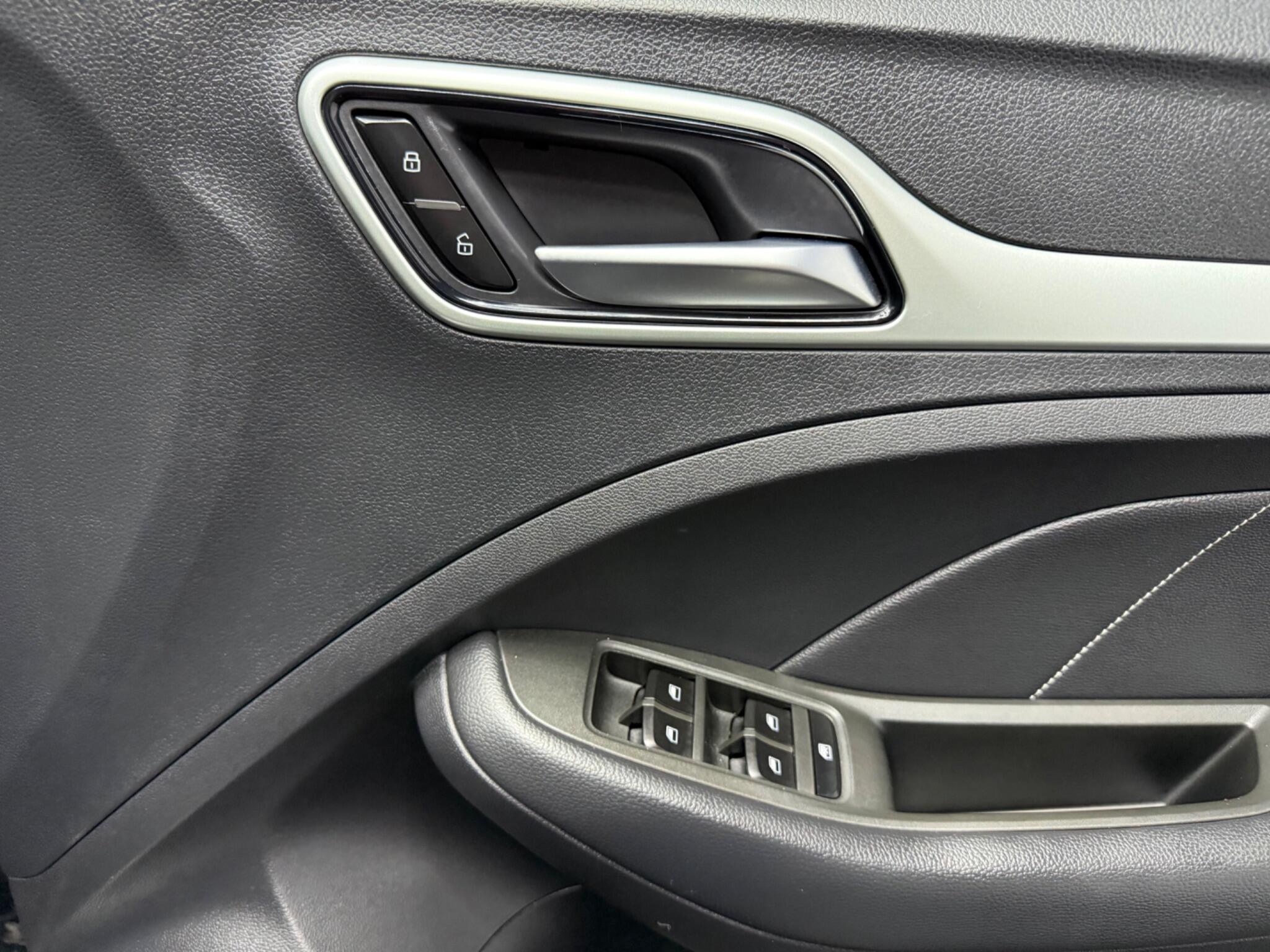MG MG ZS view 17