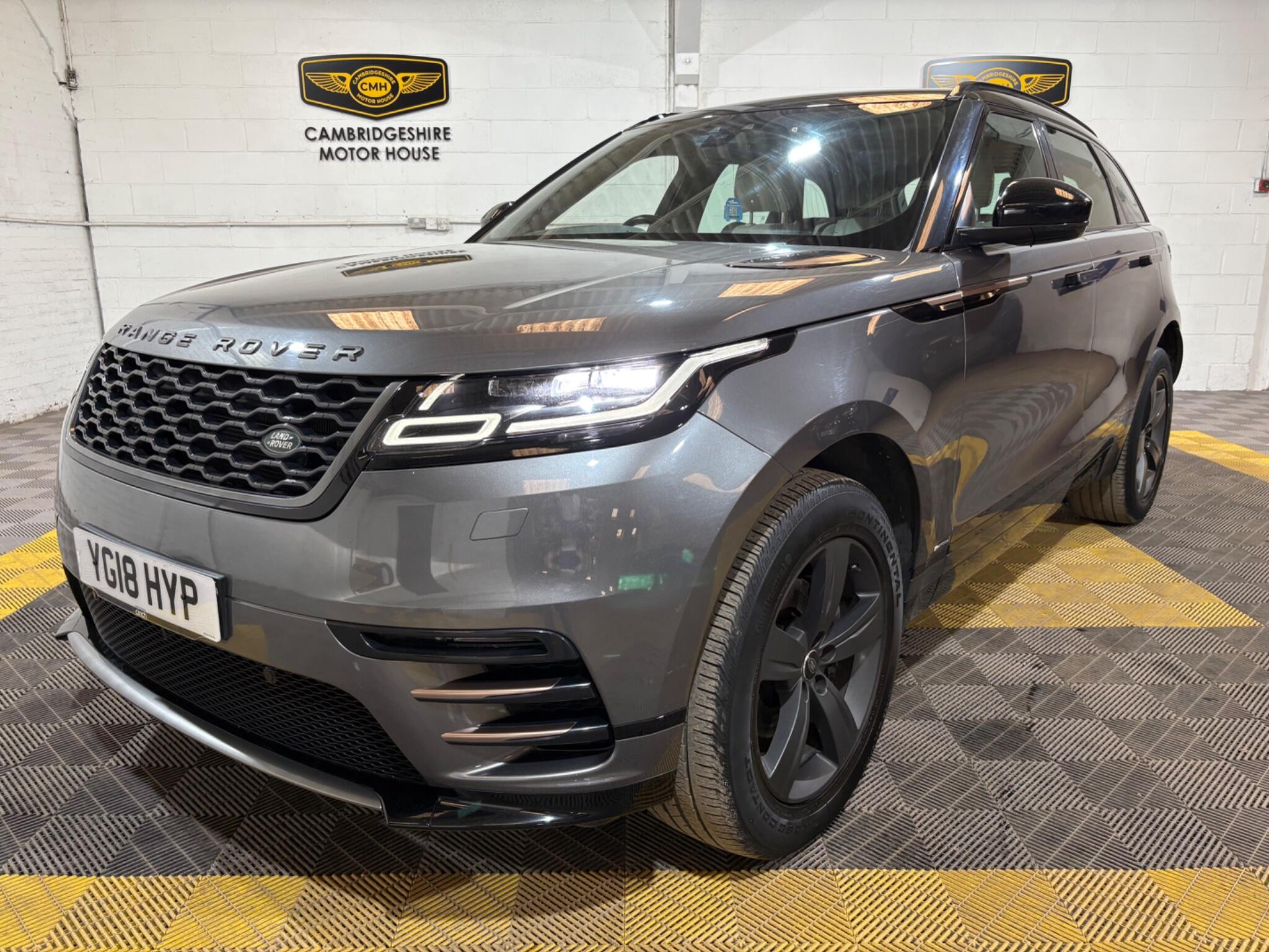 Land Rover Range Rover Velar view 3