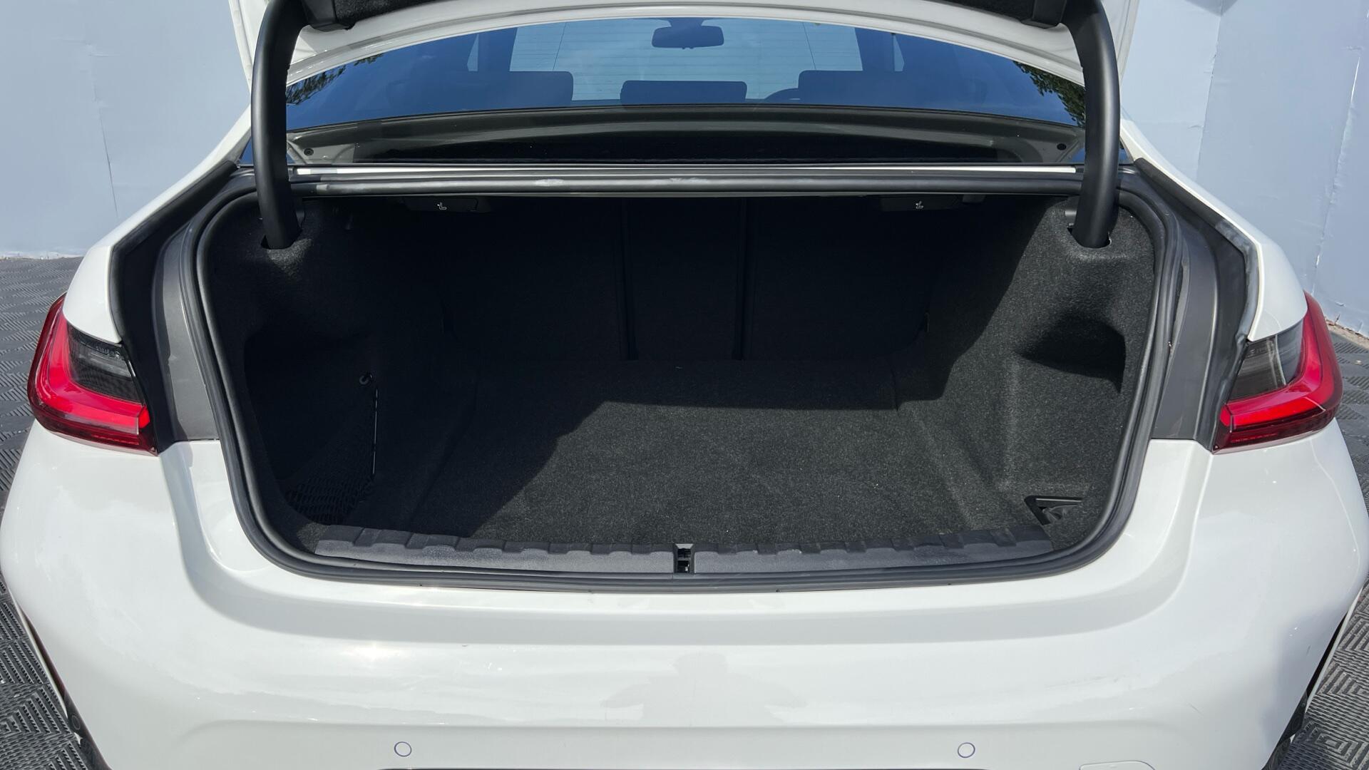 BMW 3 Series view 13