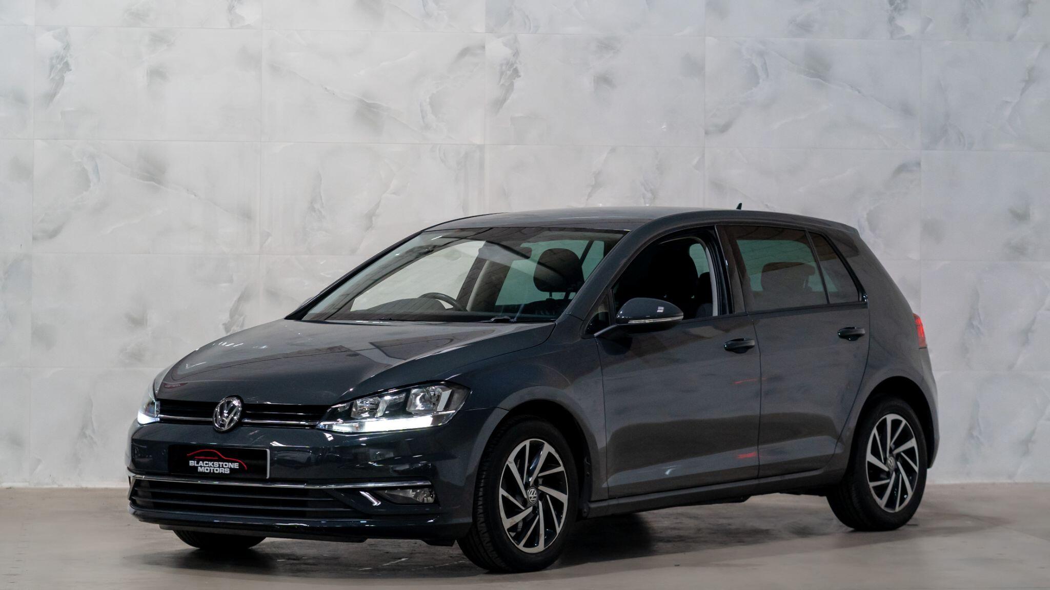Volkswagen Golf view 3