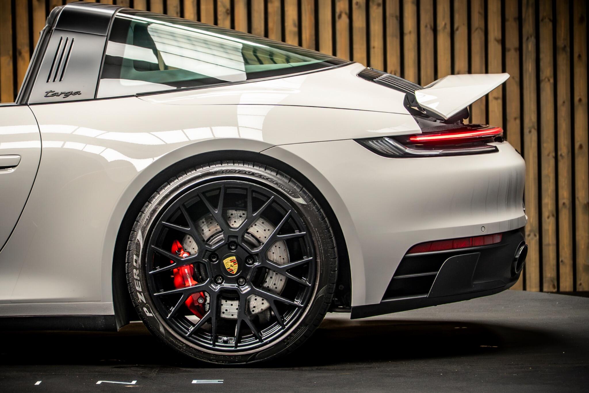 Porsche 911 view 19