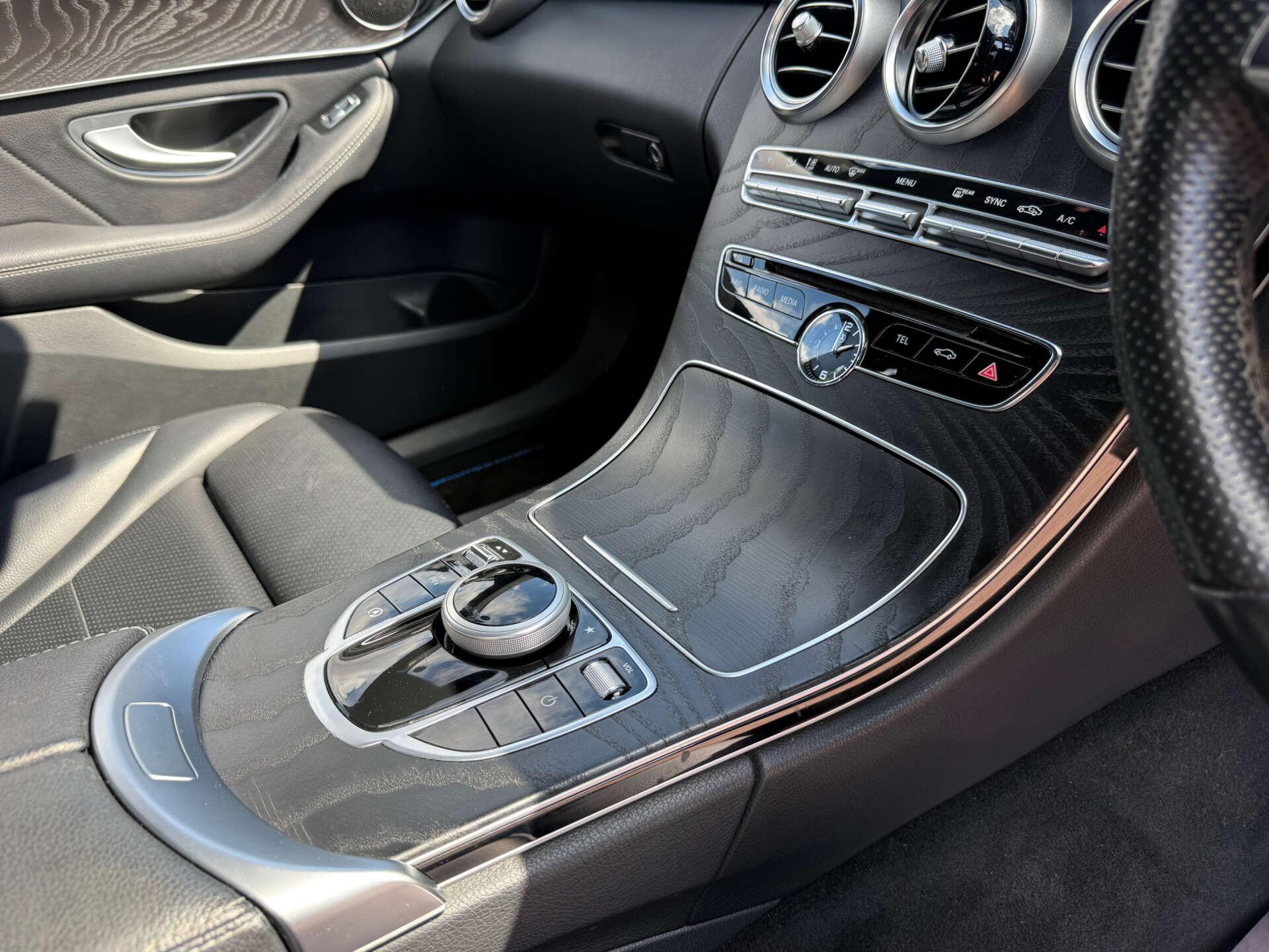 Mercedes-Benz C-Class view 34