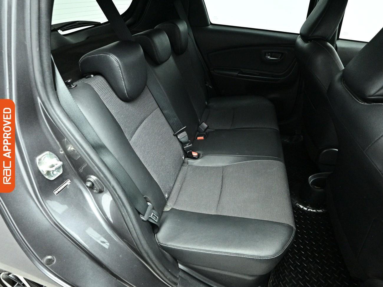 Toyota Yaris view 13
