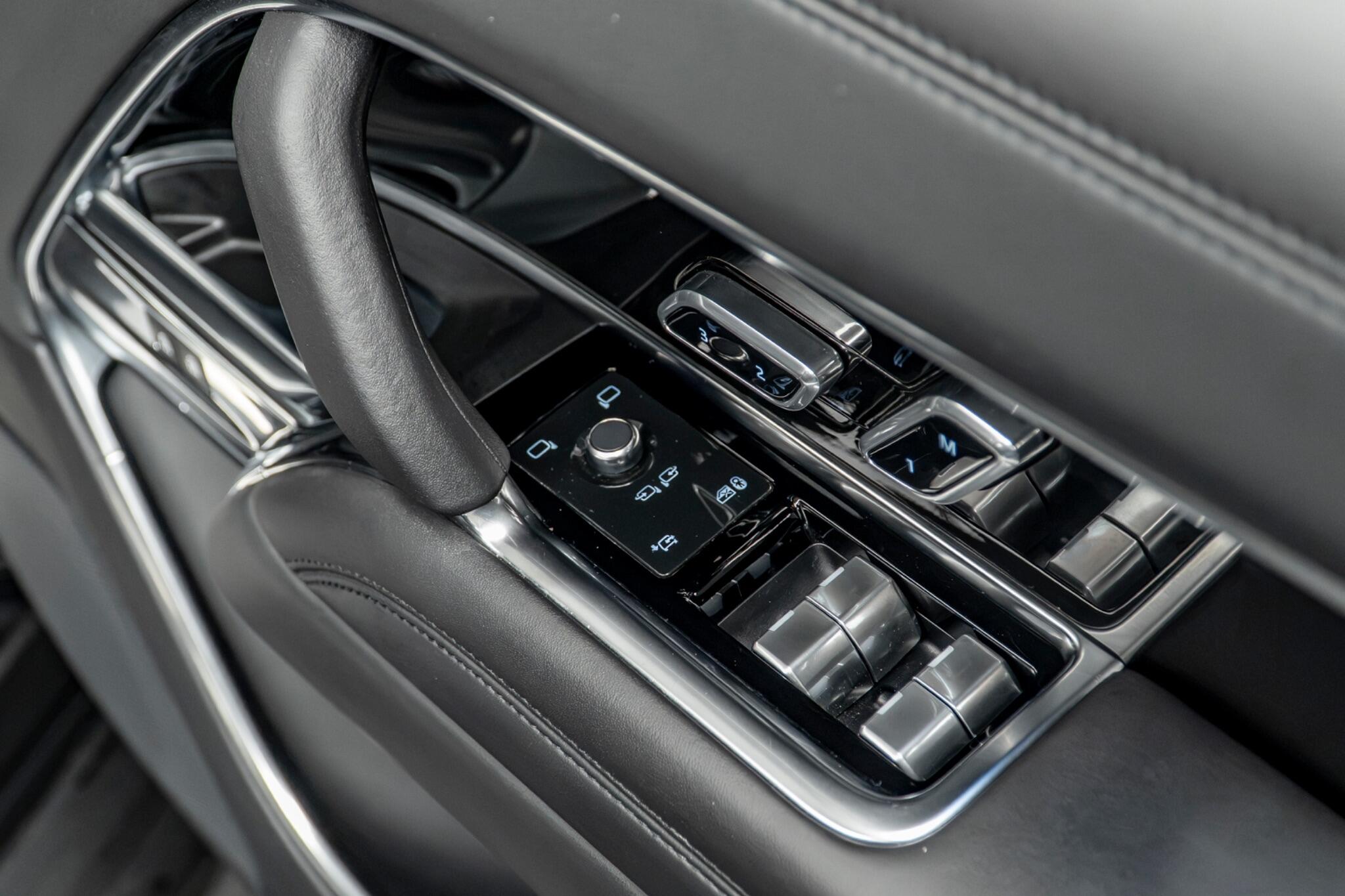 Land Rover Range Rover view 32