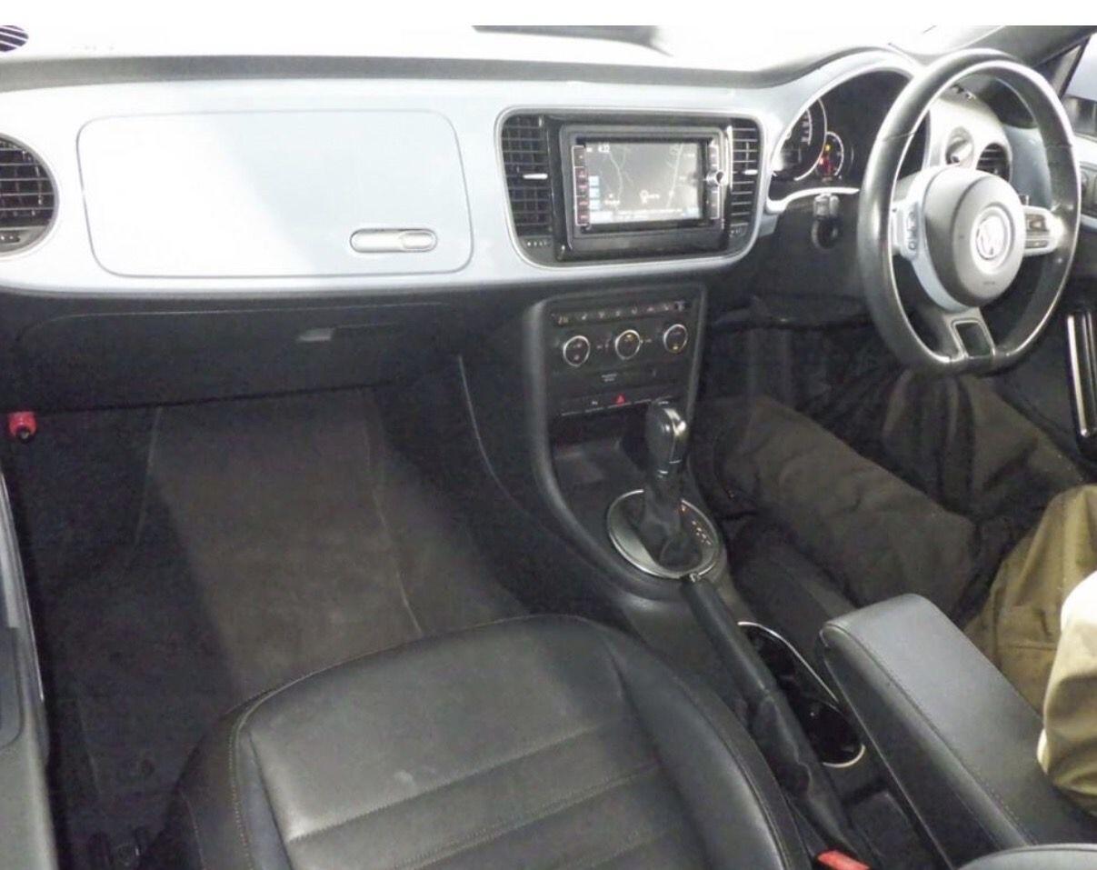 Volkswagen Beetle view 5