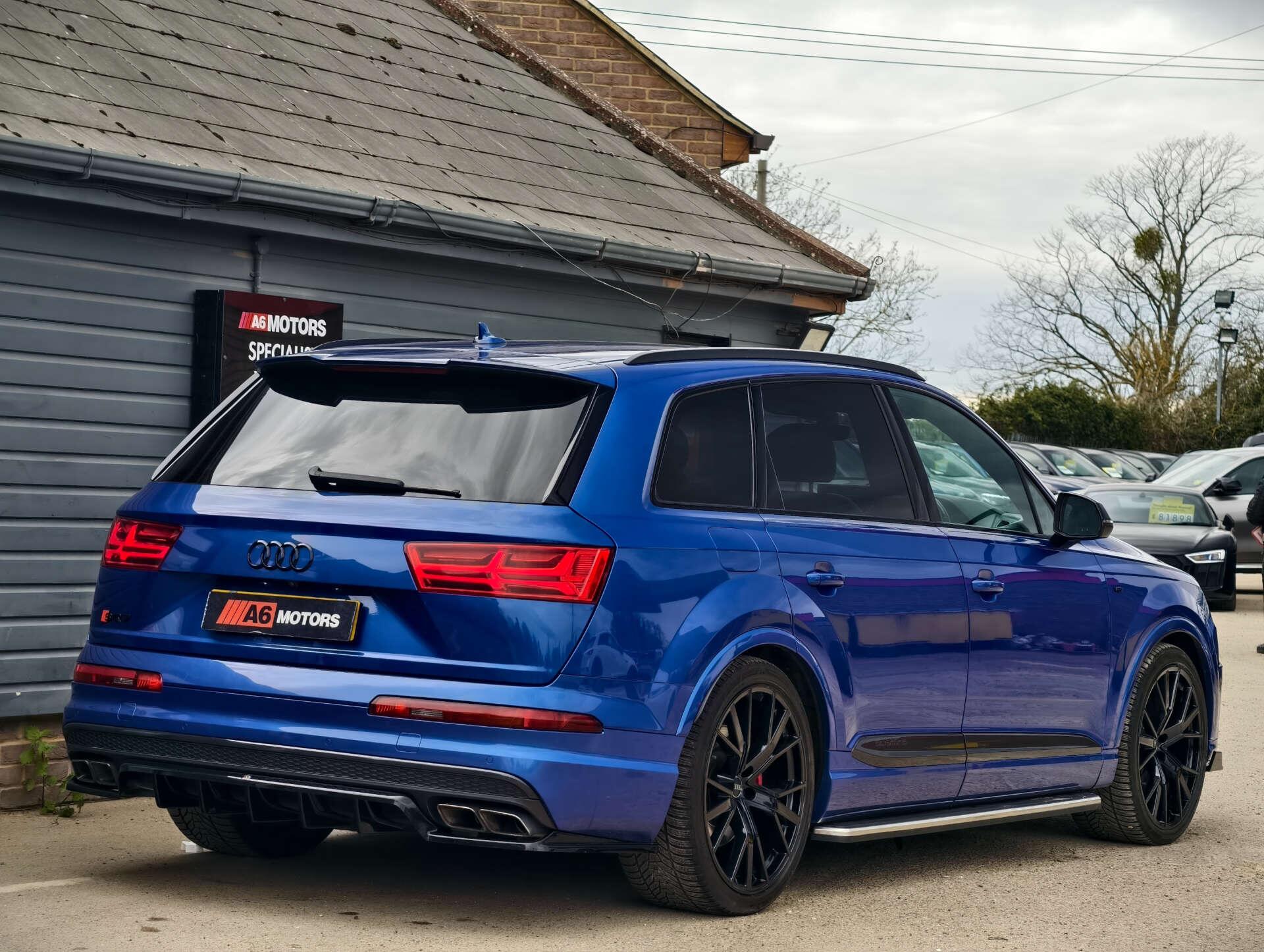 Audi SQ7 view 16