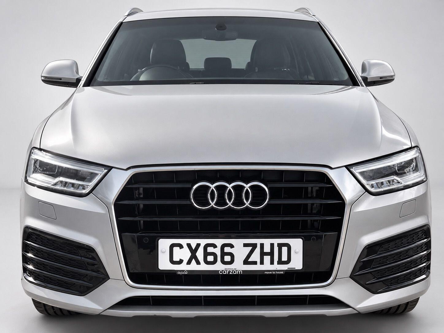 Audi Q3 view 3