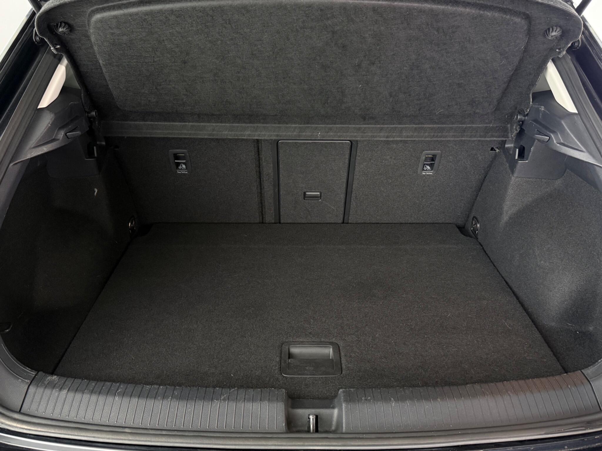 Volkswagen T-Roc view 9