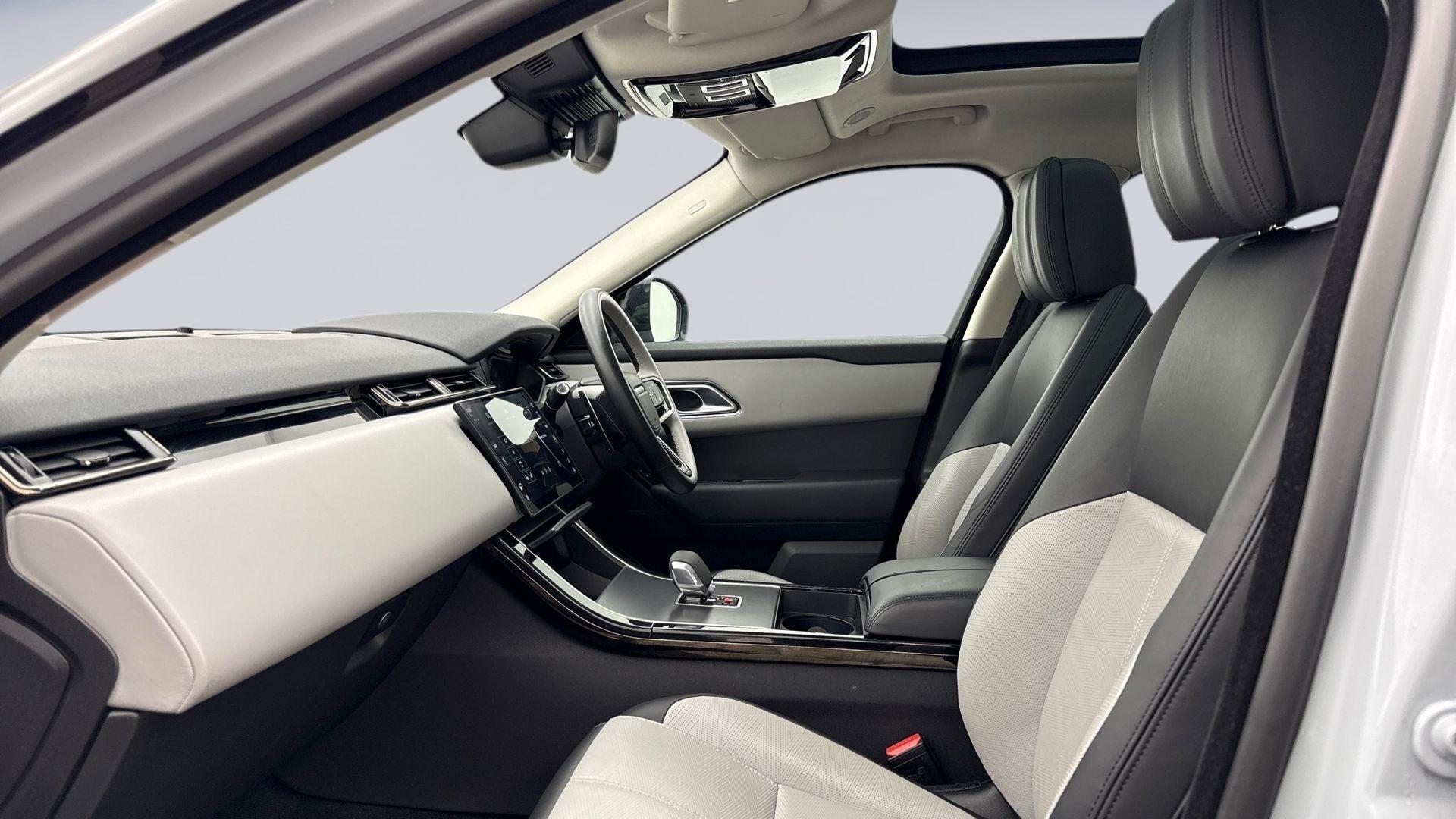 Land Rover Range Rover Velar view 3