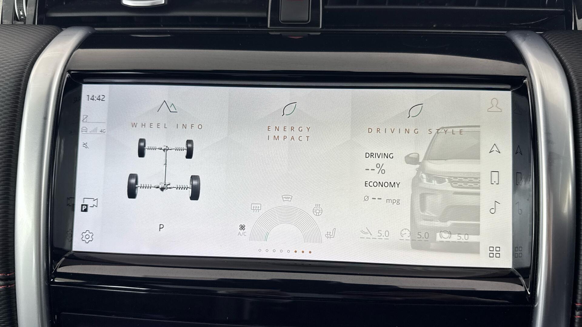Land Rover Discovery Sport view 17