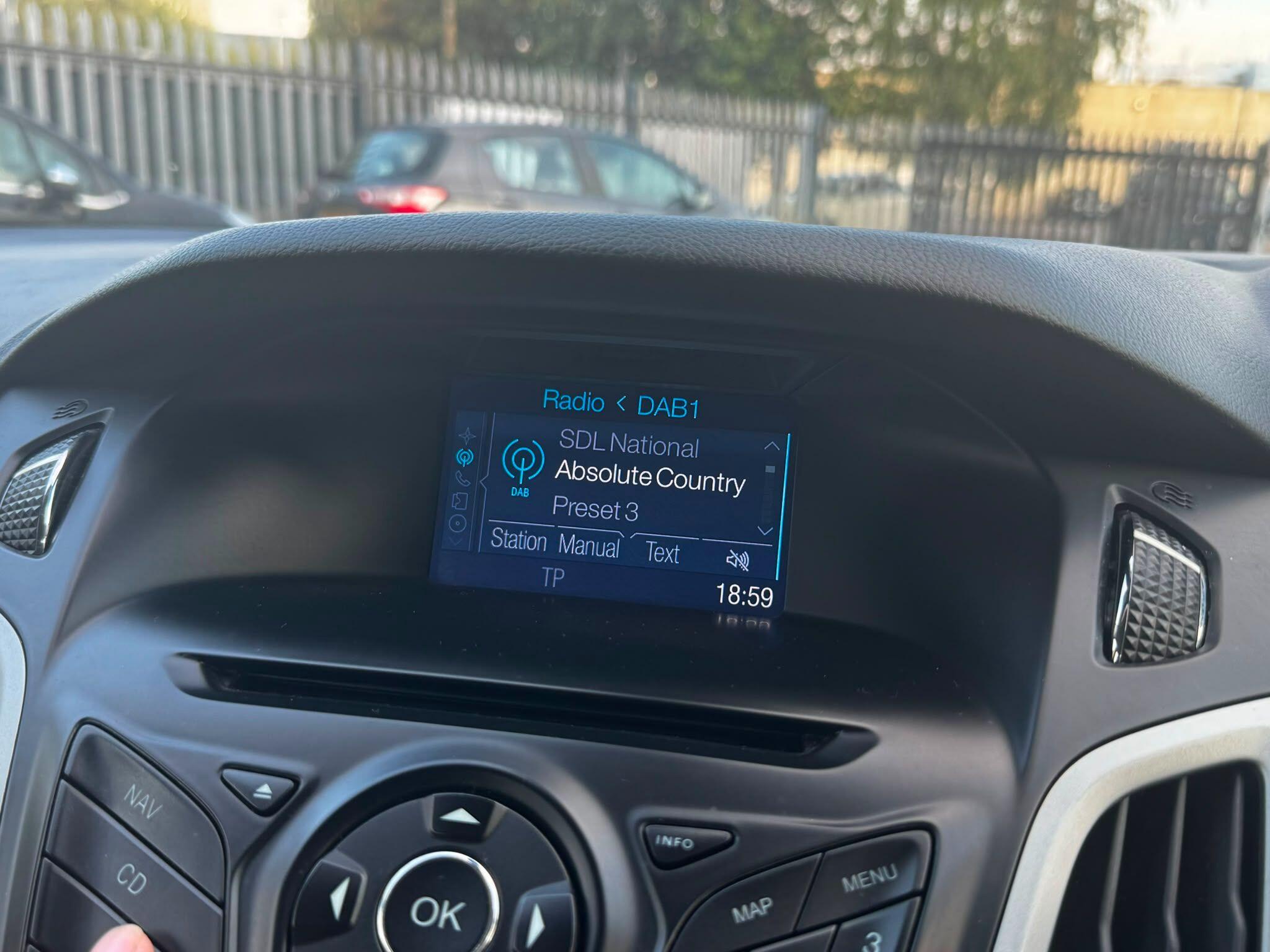 Ford Focus view 28