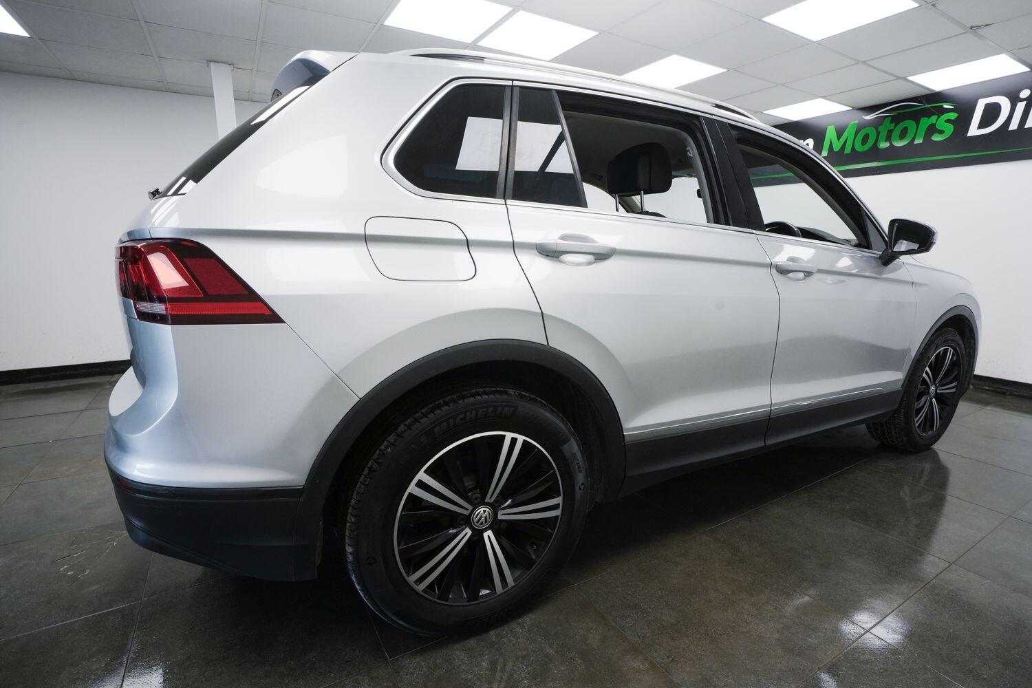 Volkswagen Tiguan view 3