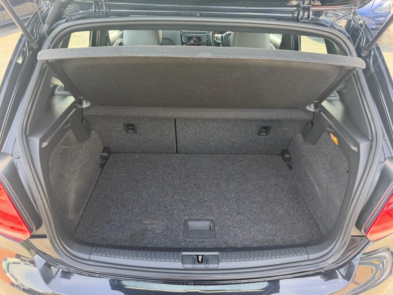 Volkswagen Polo view 19
