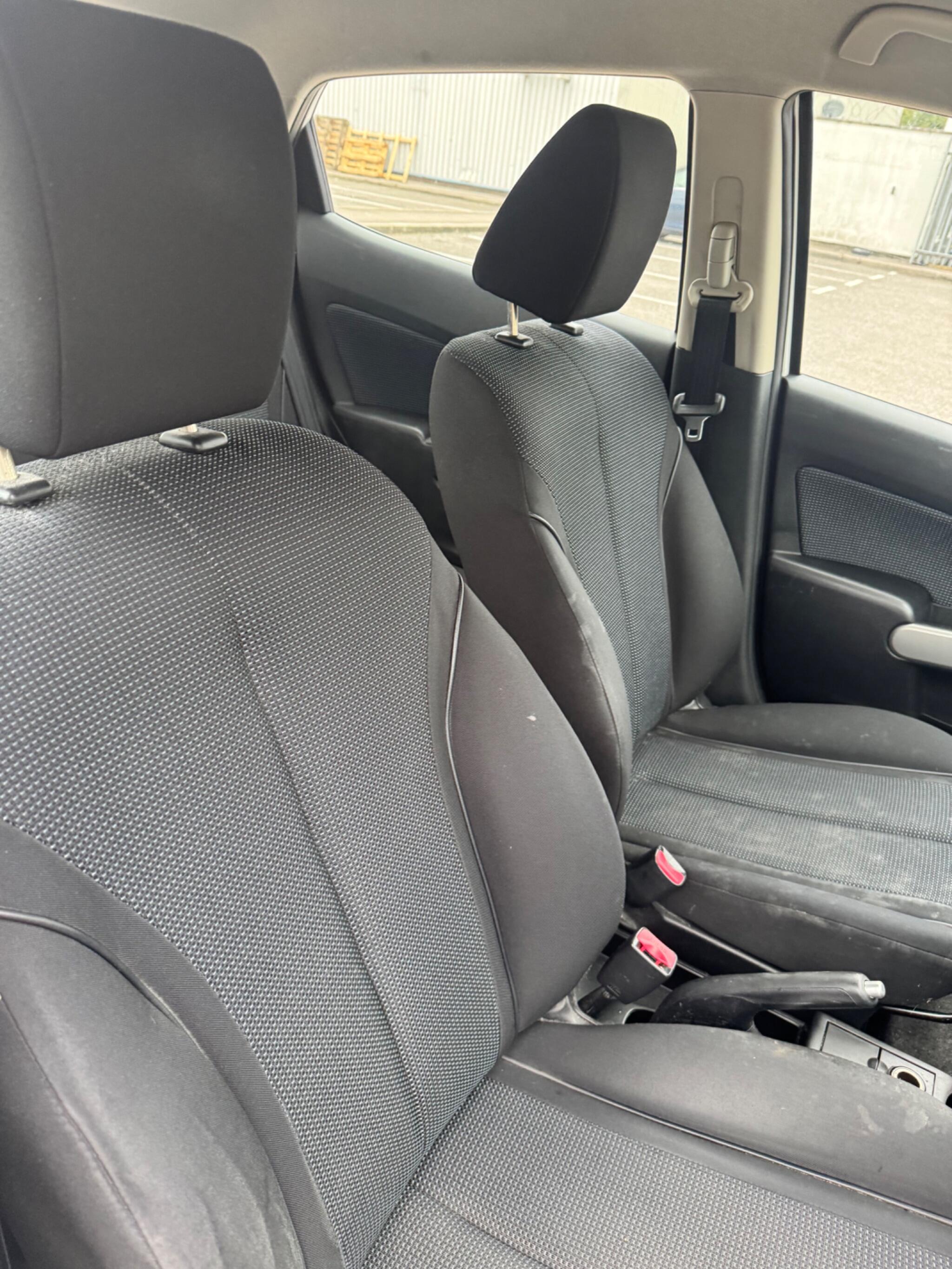 Mazda Mazda2 view 23