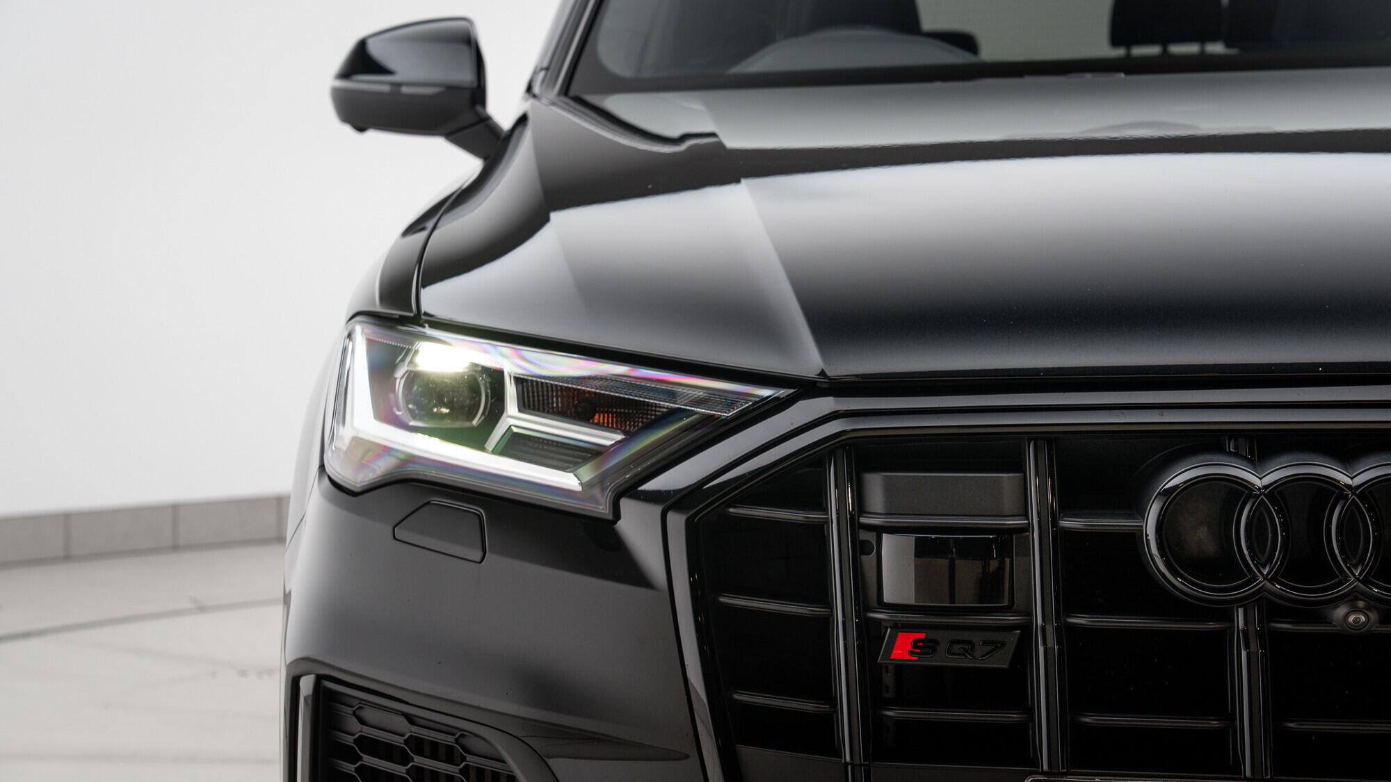 Audi SQ7 view 7