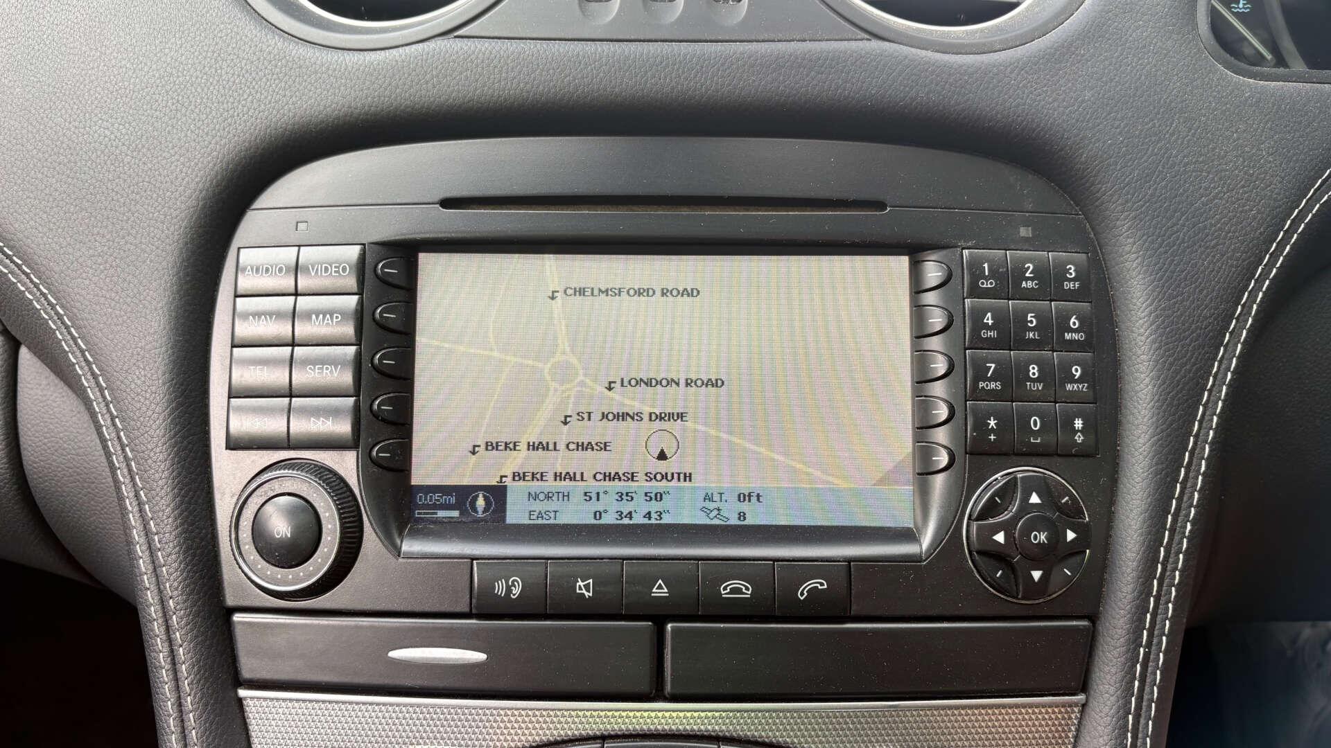 Mercedes-Benz SL view 28