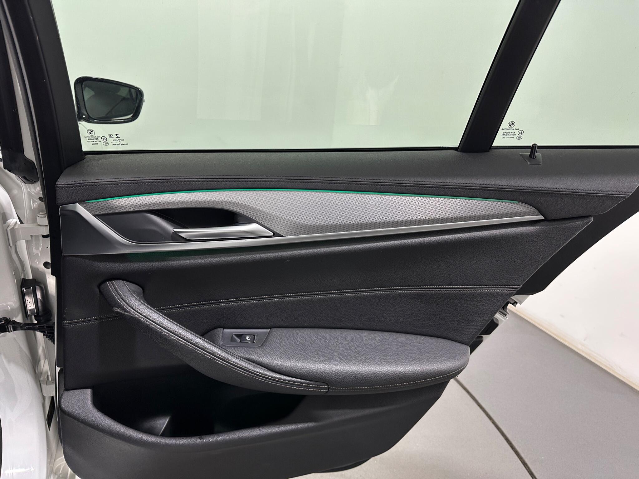 BMW 5 Series view 43