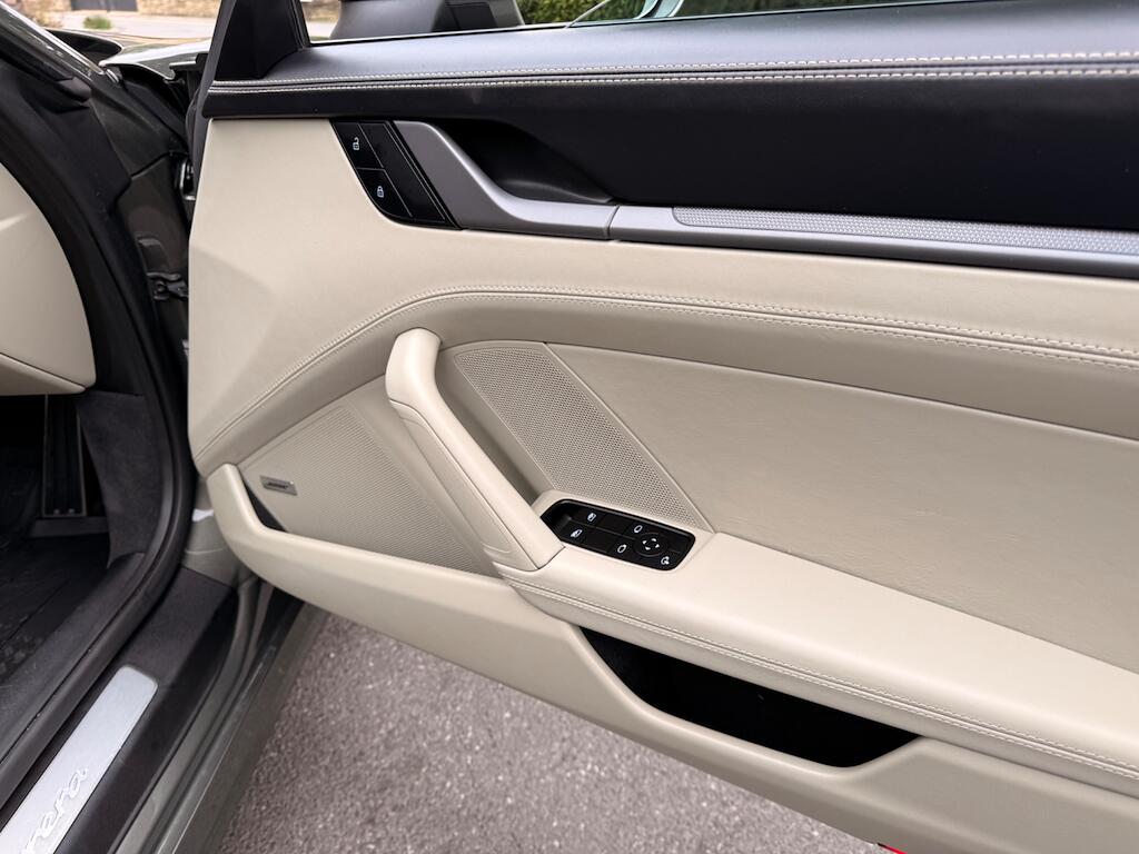 Porsche 911 view 37