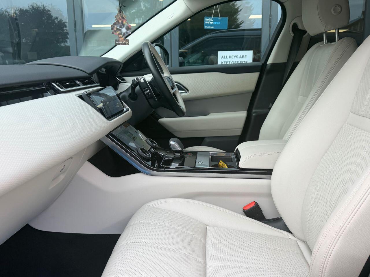 Land Rover Range Rover Velar view 35