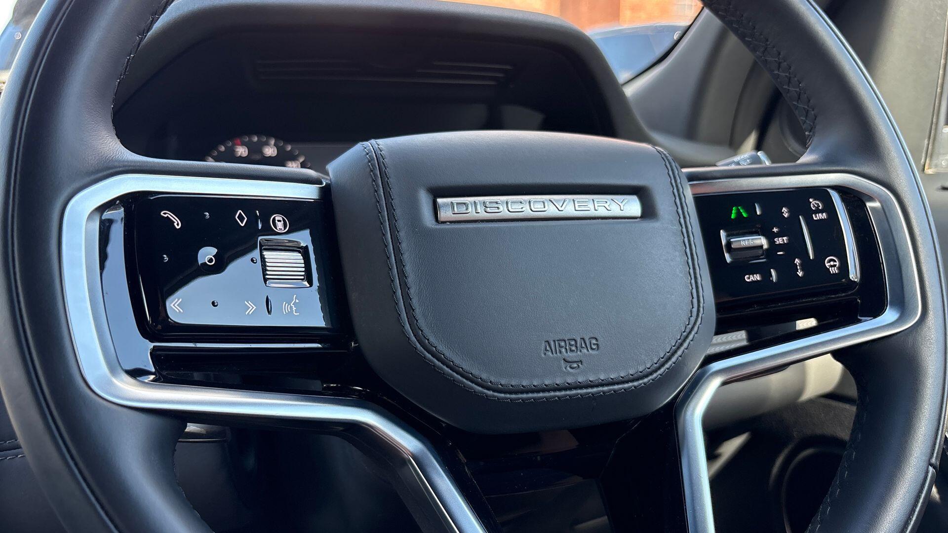 Land Rover Discovery Sport view 30