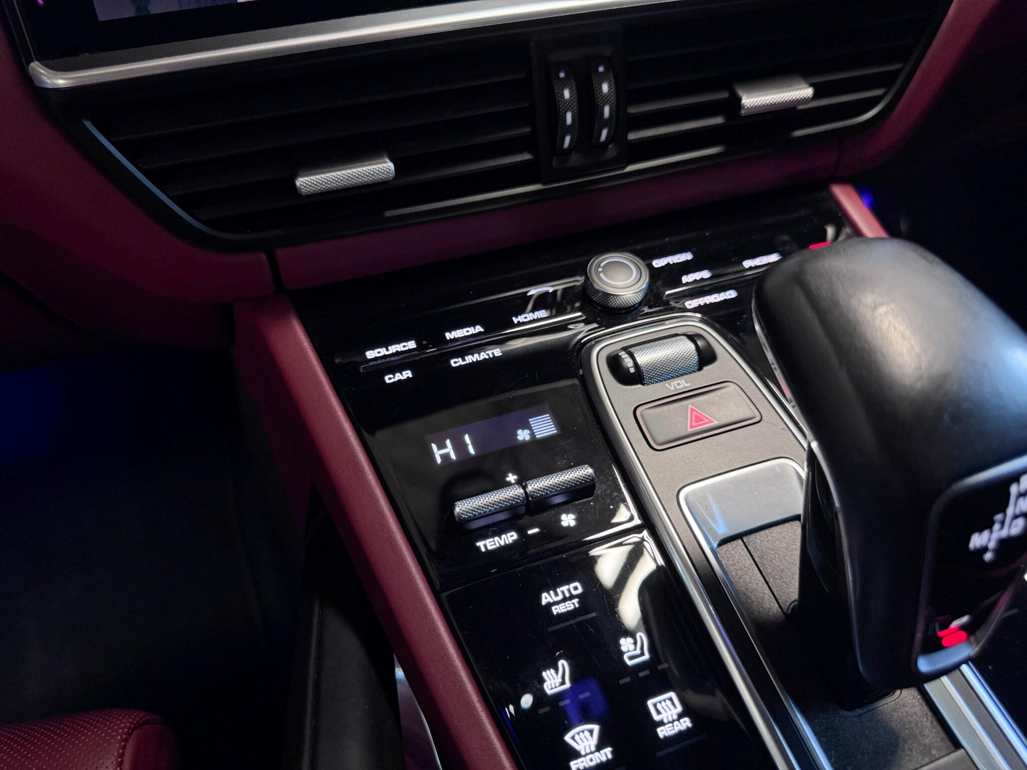 Porsche Cayenne view 41