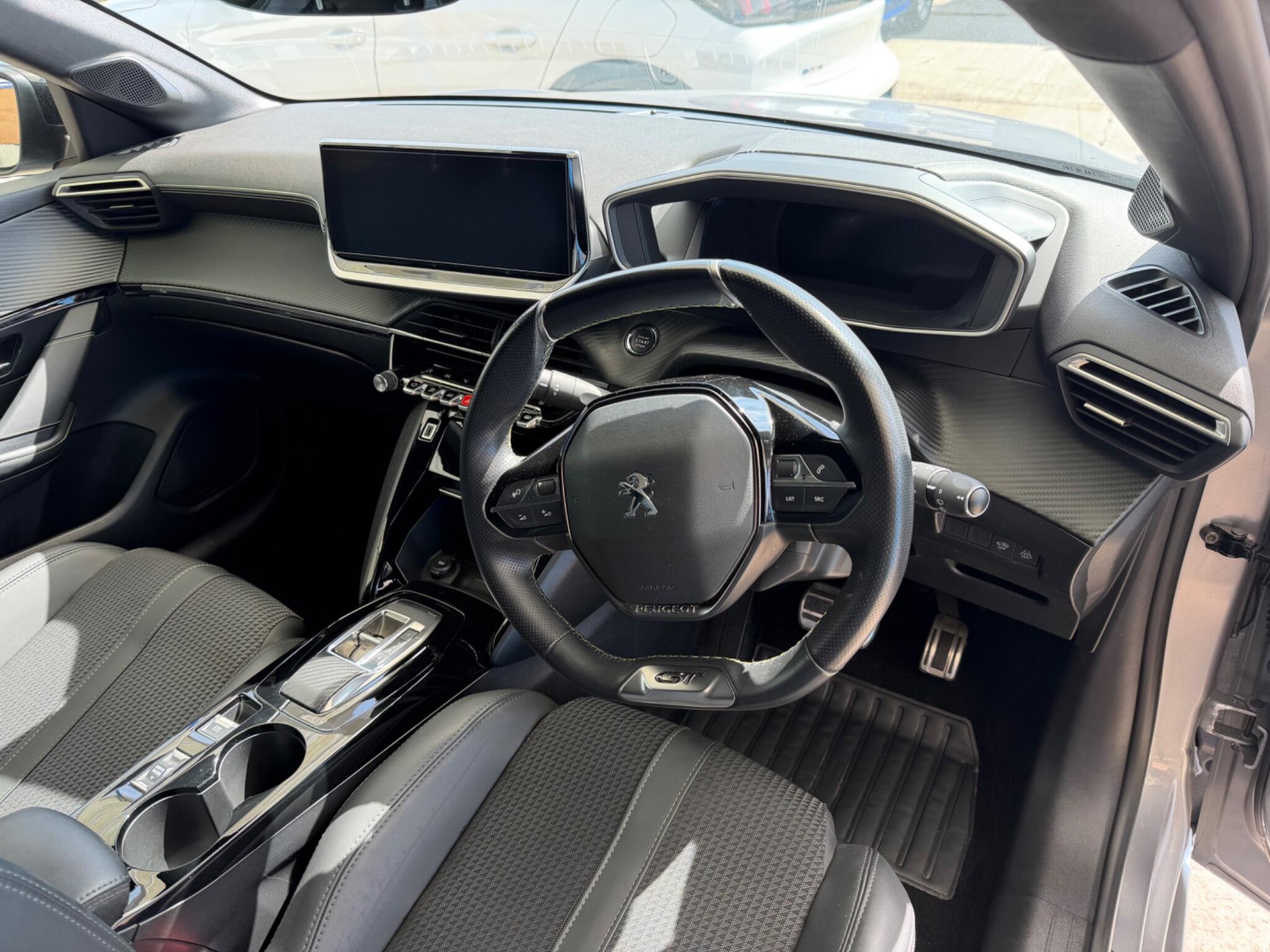 Peugeot E-208 view 14