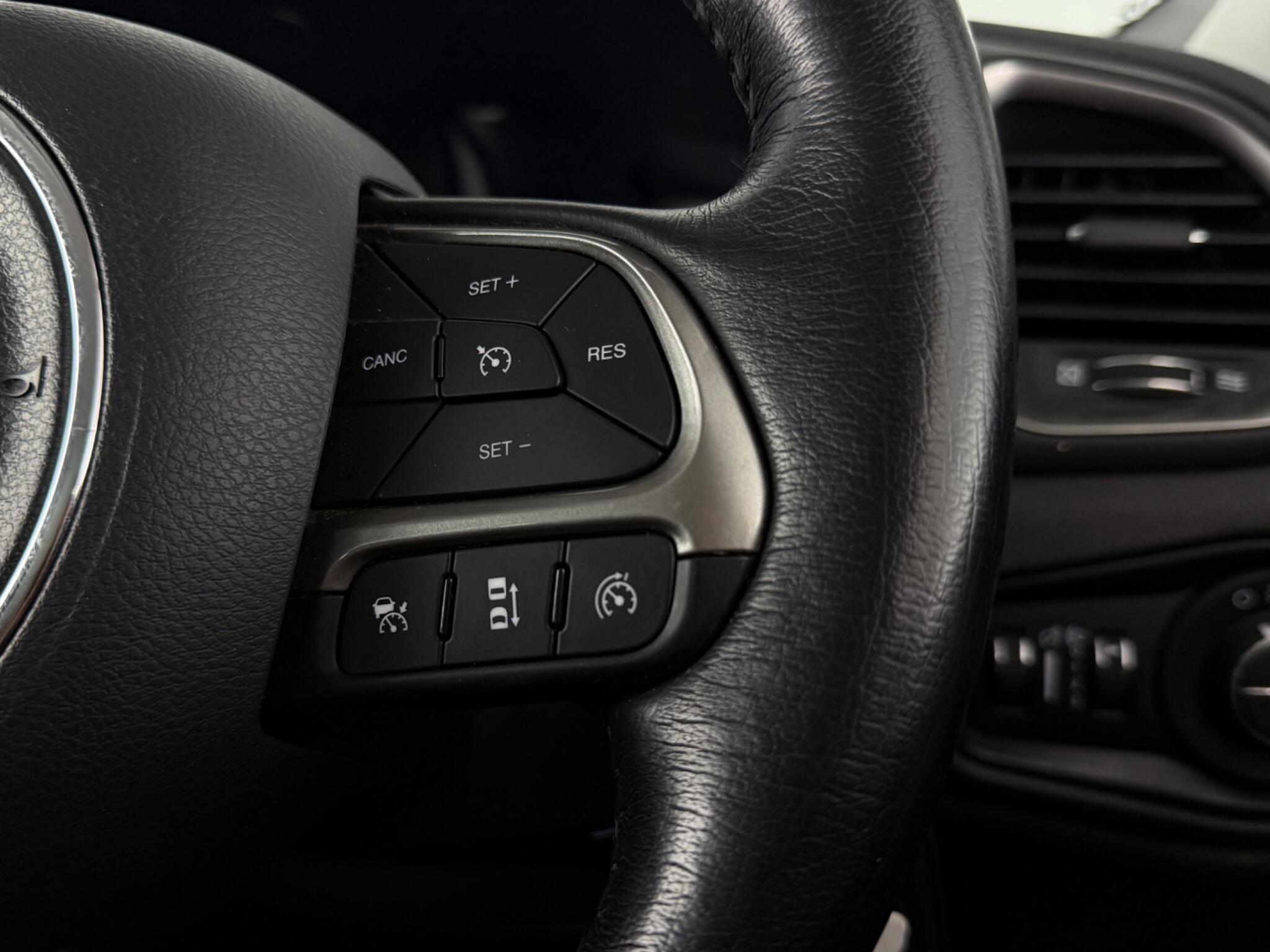 Jeep Renegade view 16
