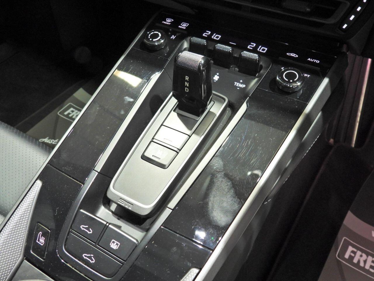 Porsche 911 view 29