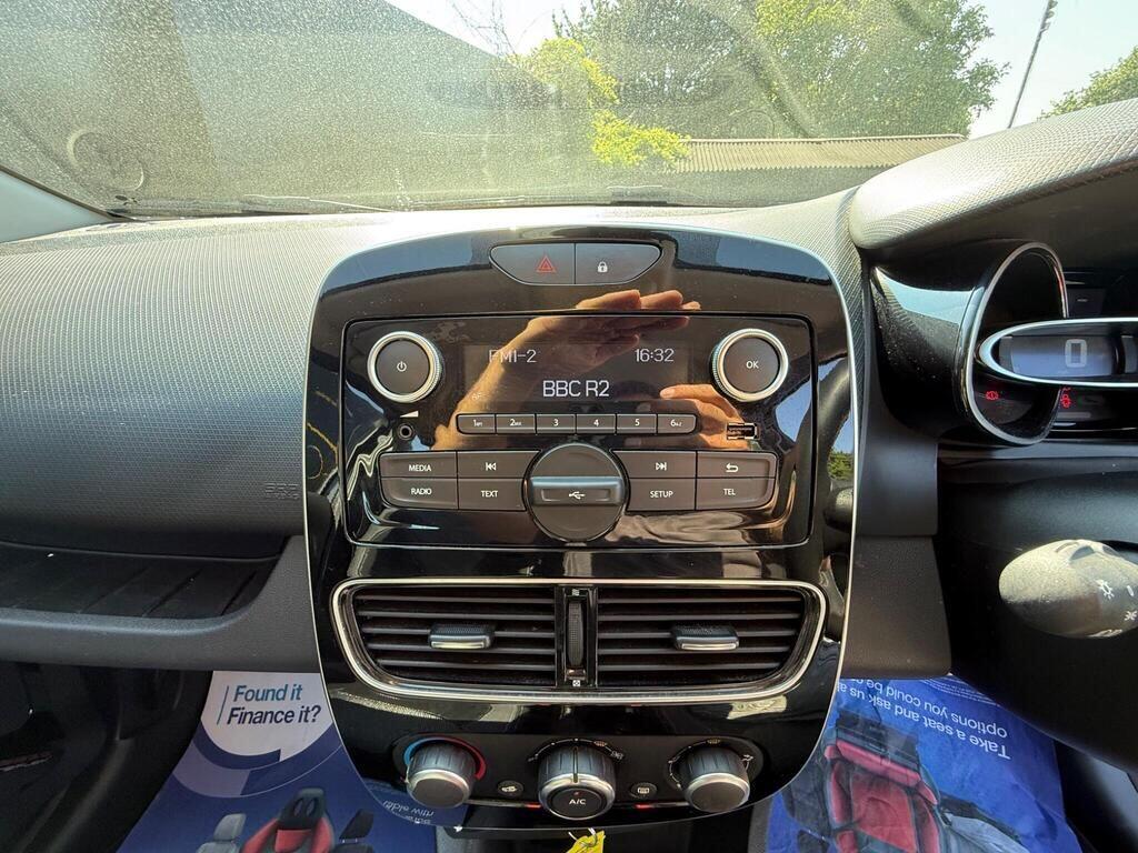 Renault Clio view 33