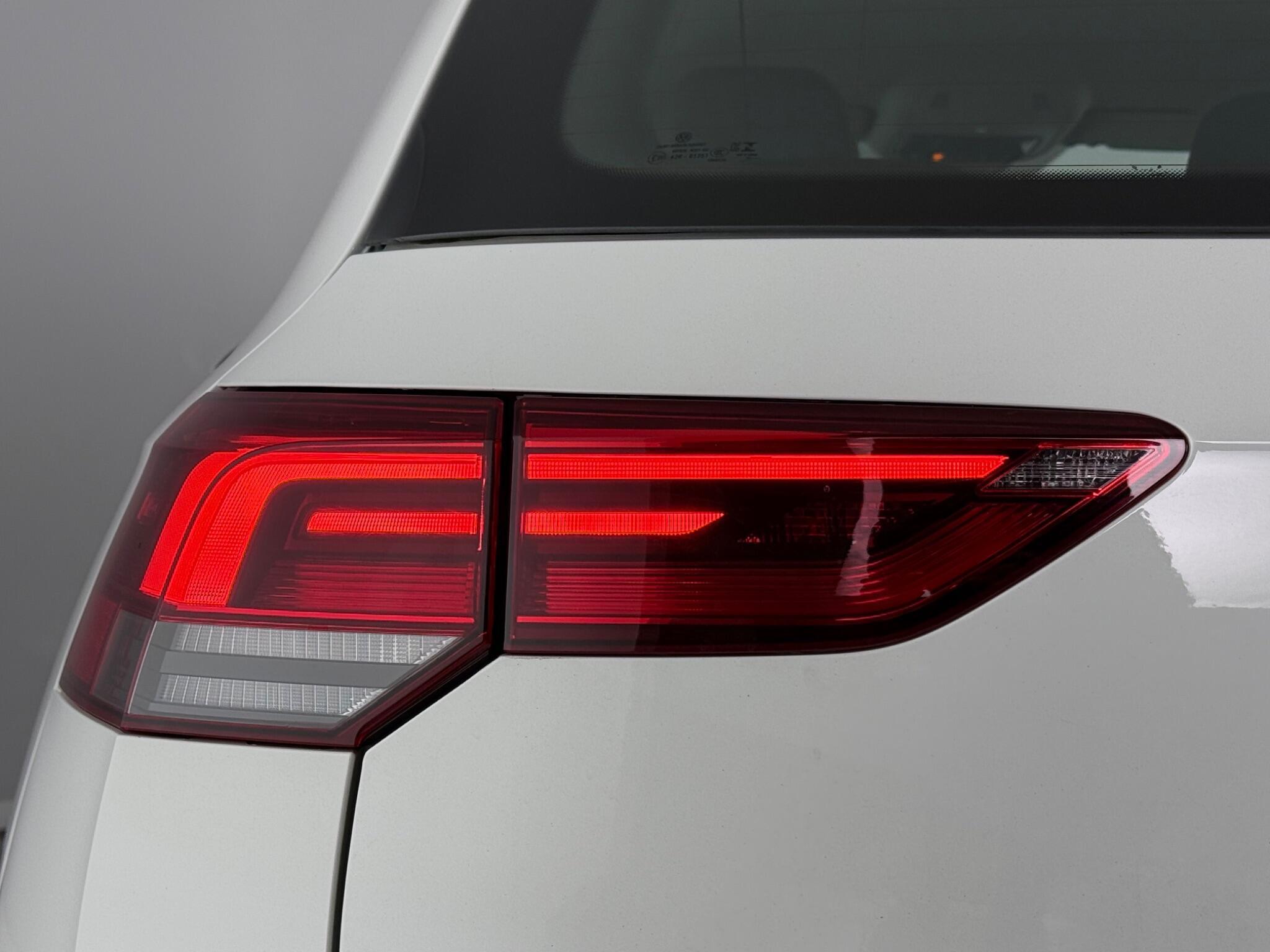 Volkswagen Golf view 6