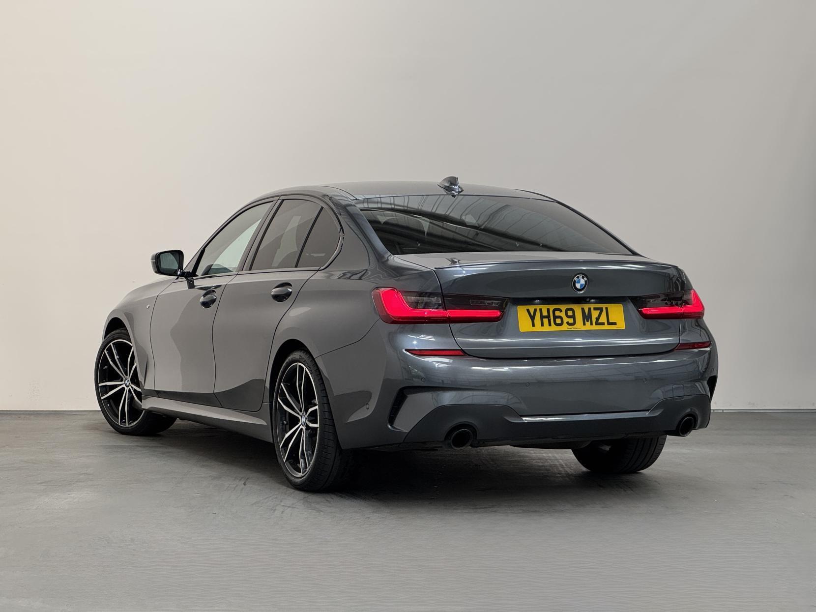 BMW 3 Series view 10
