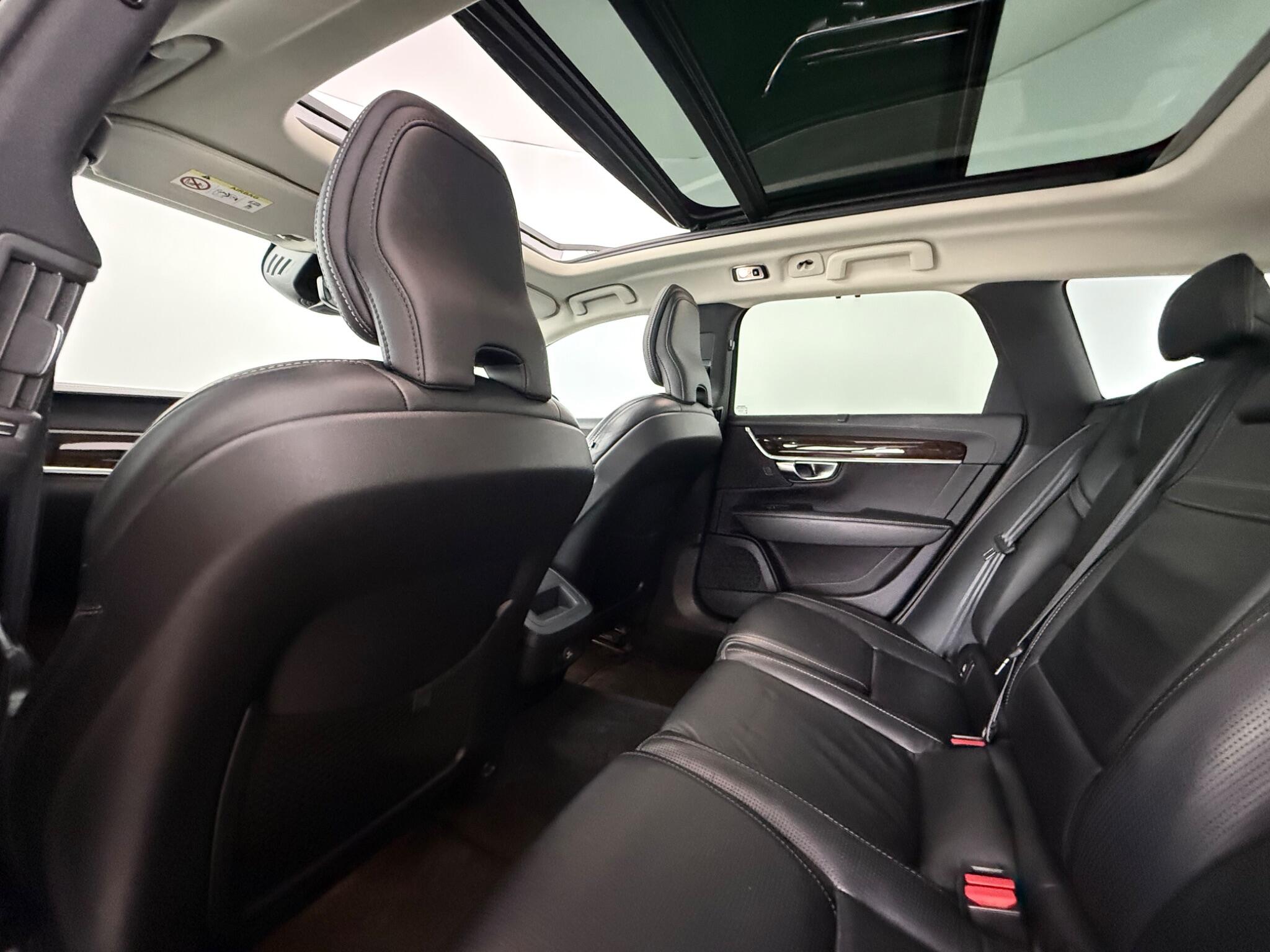 Volvo V90 view 42