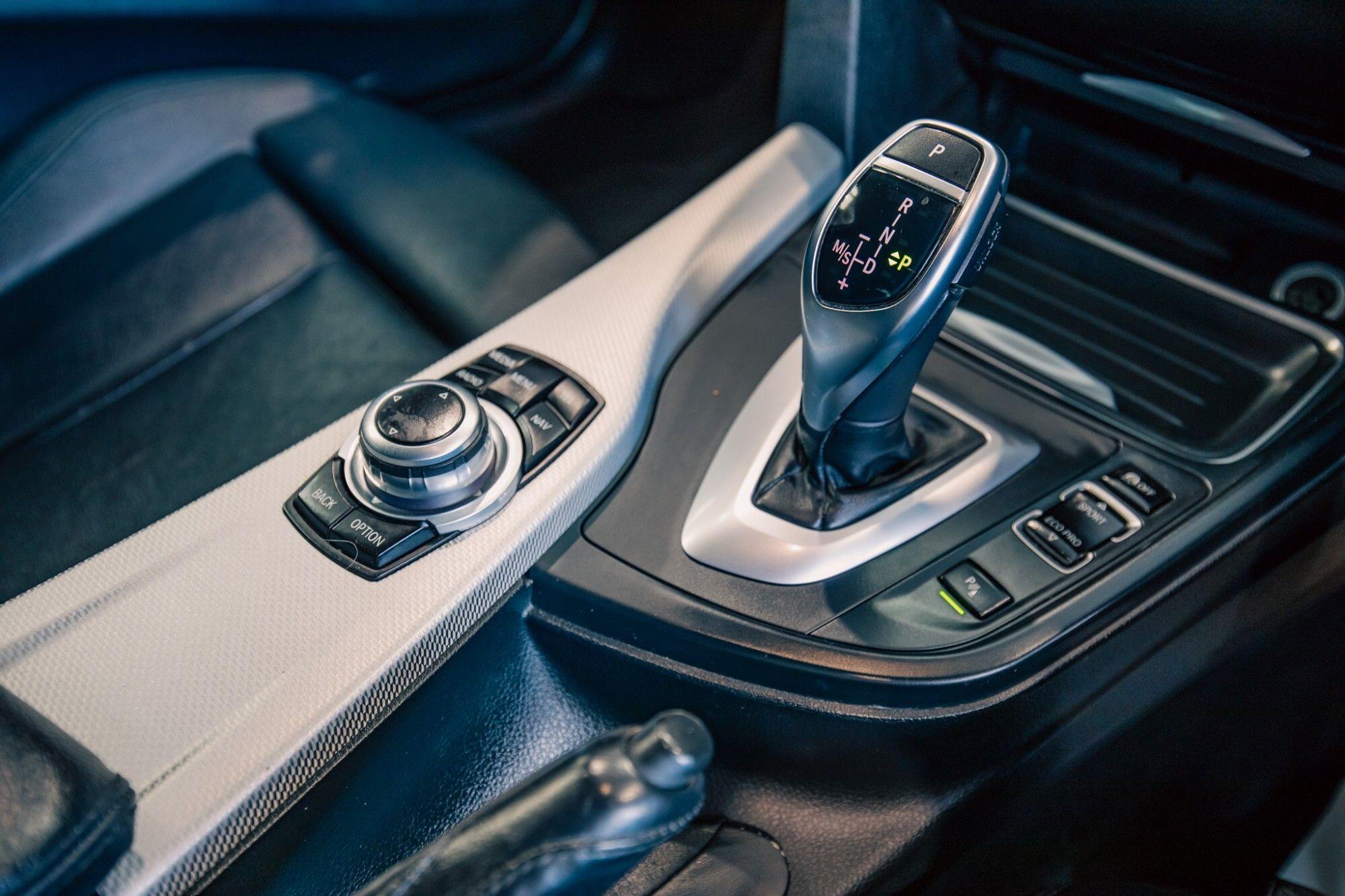 BMW 3 Series view 18