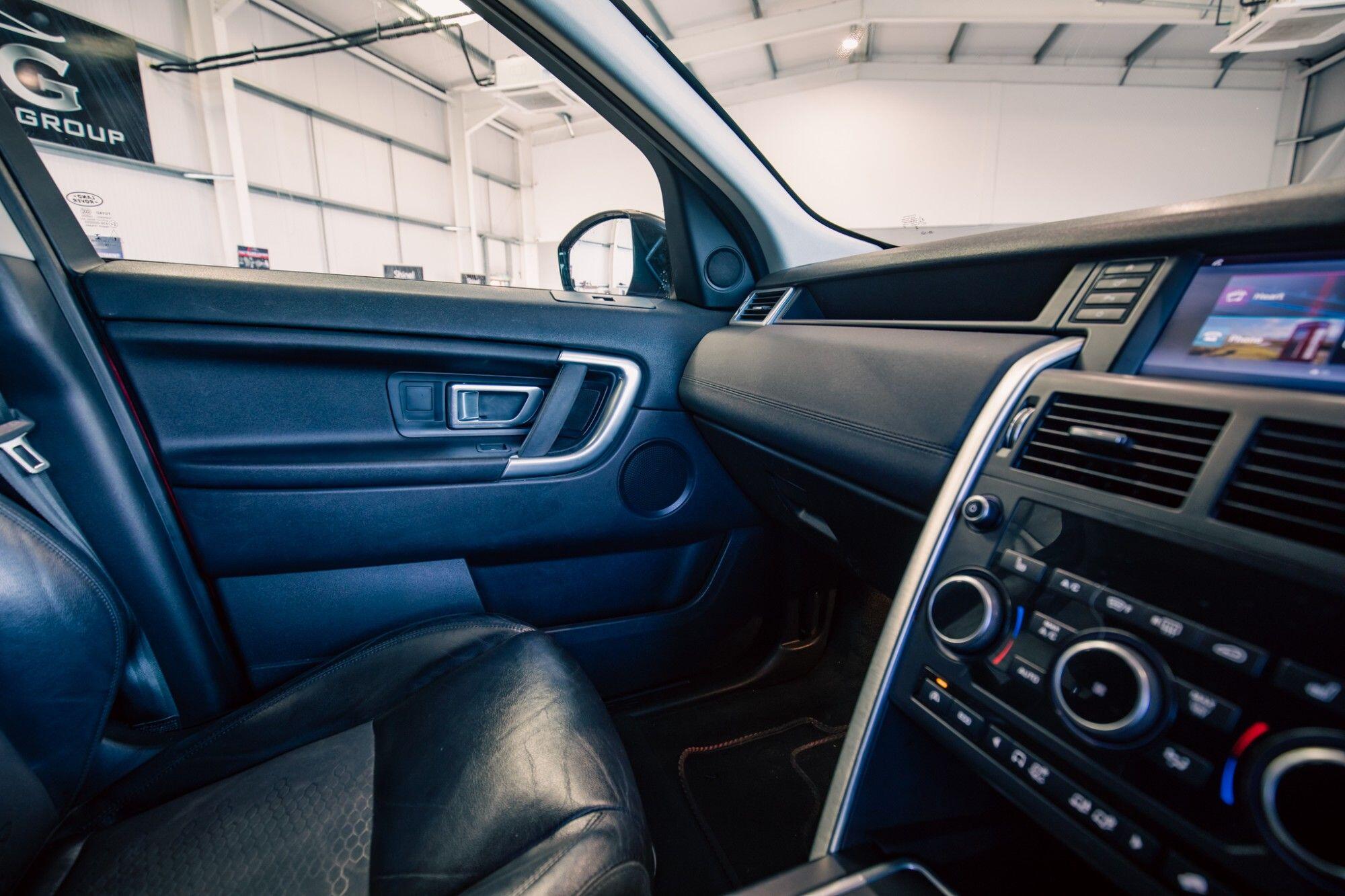 Land Rover Discovery Sport view 19