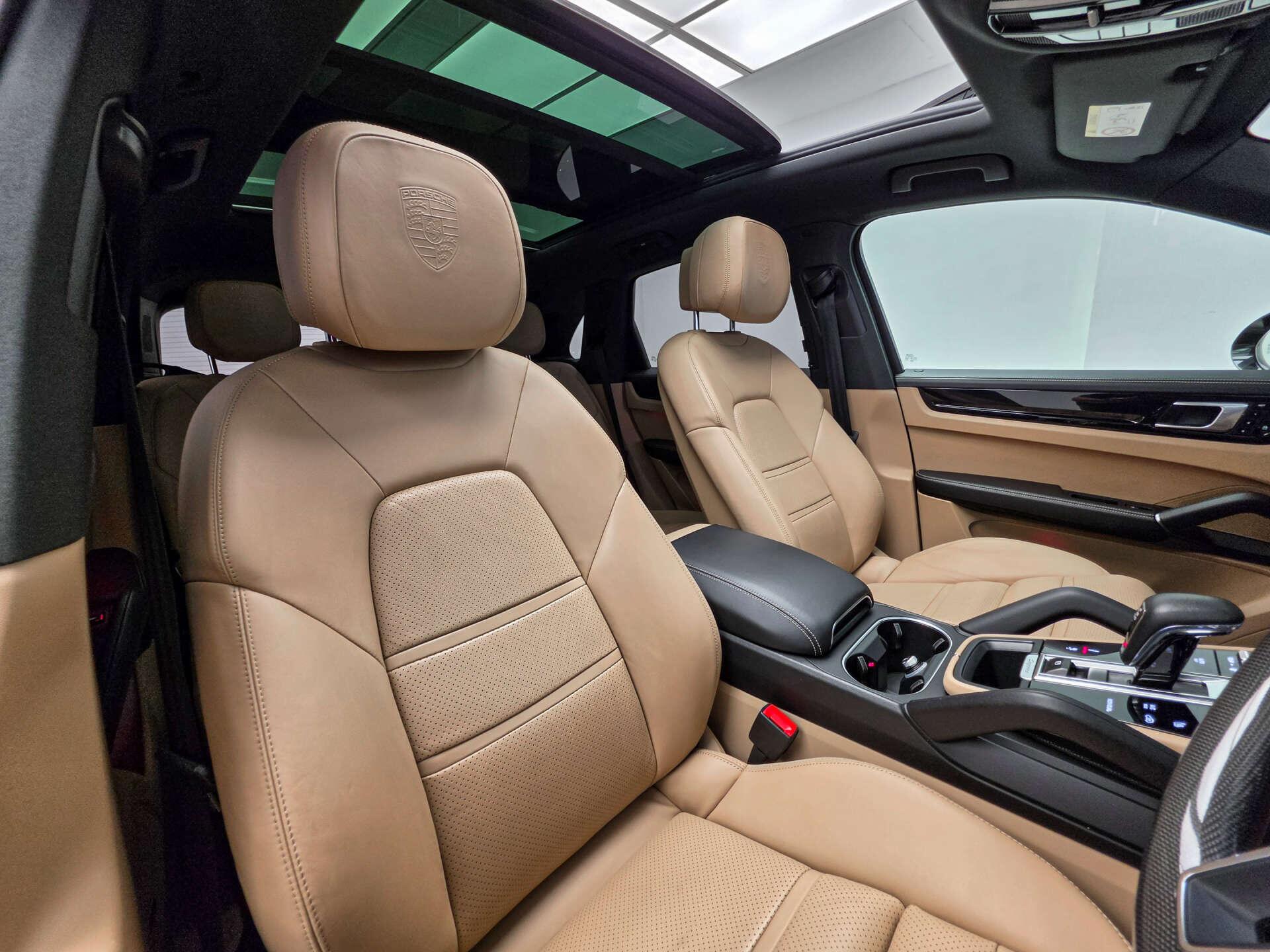Porsche Cayenne view 31