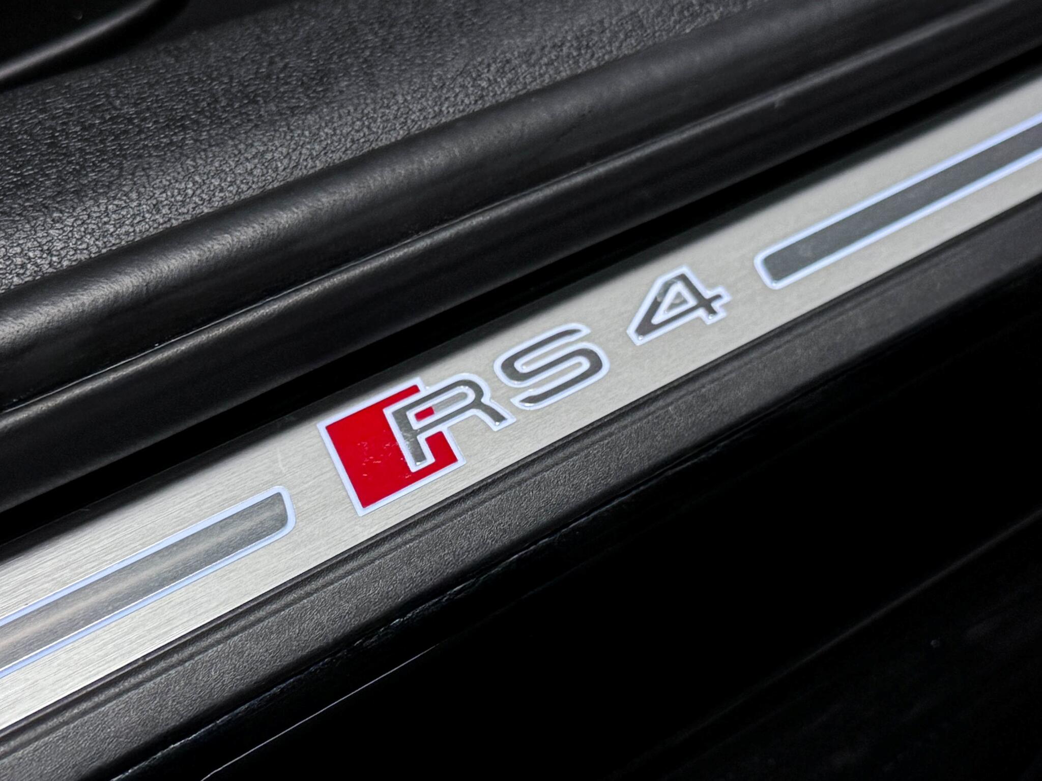 Audi RS4 Avant view 35
