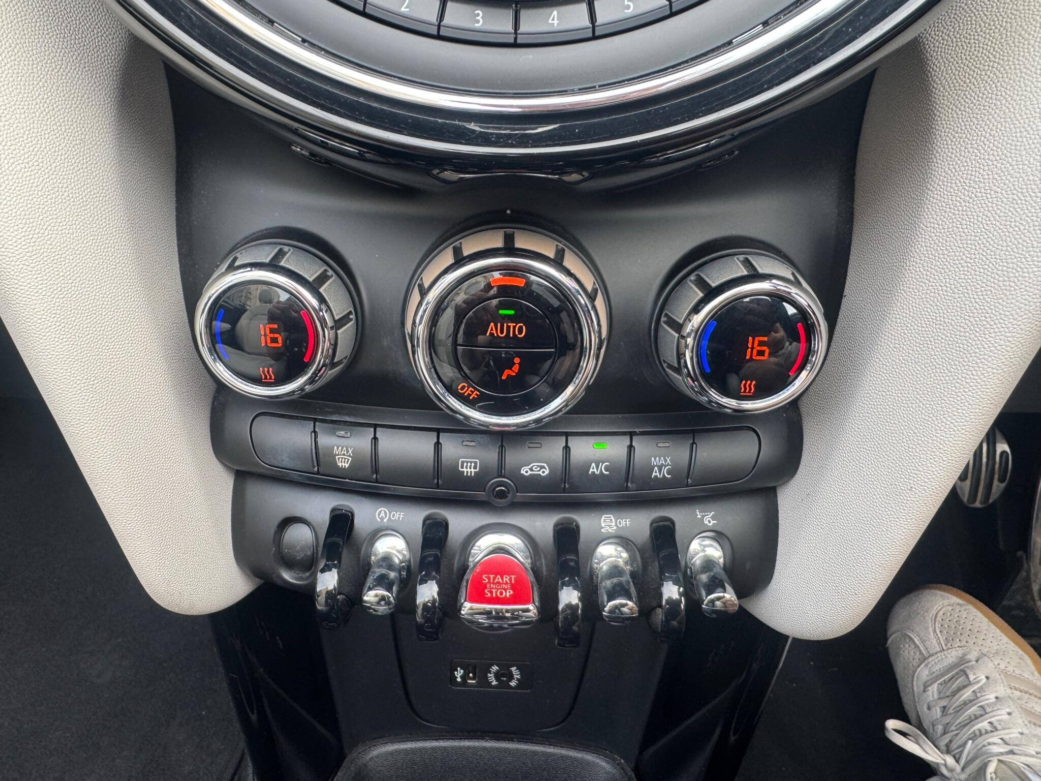 Mini Convertible view 47