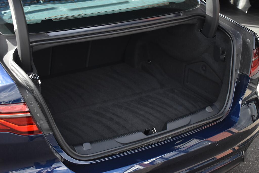 Jaguar Xe view 46