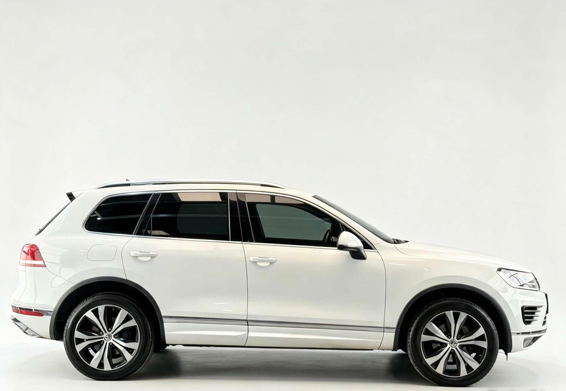 Volkswagen Touareg view 12