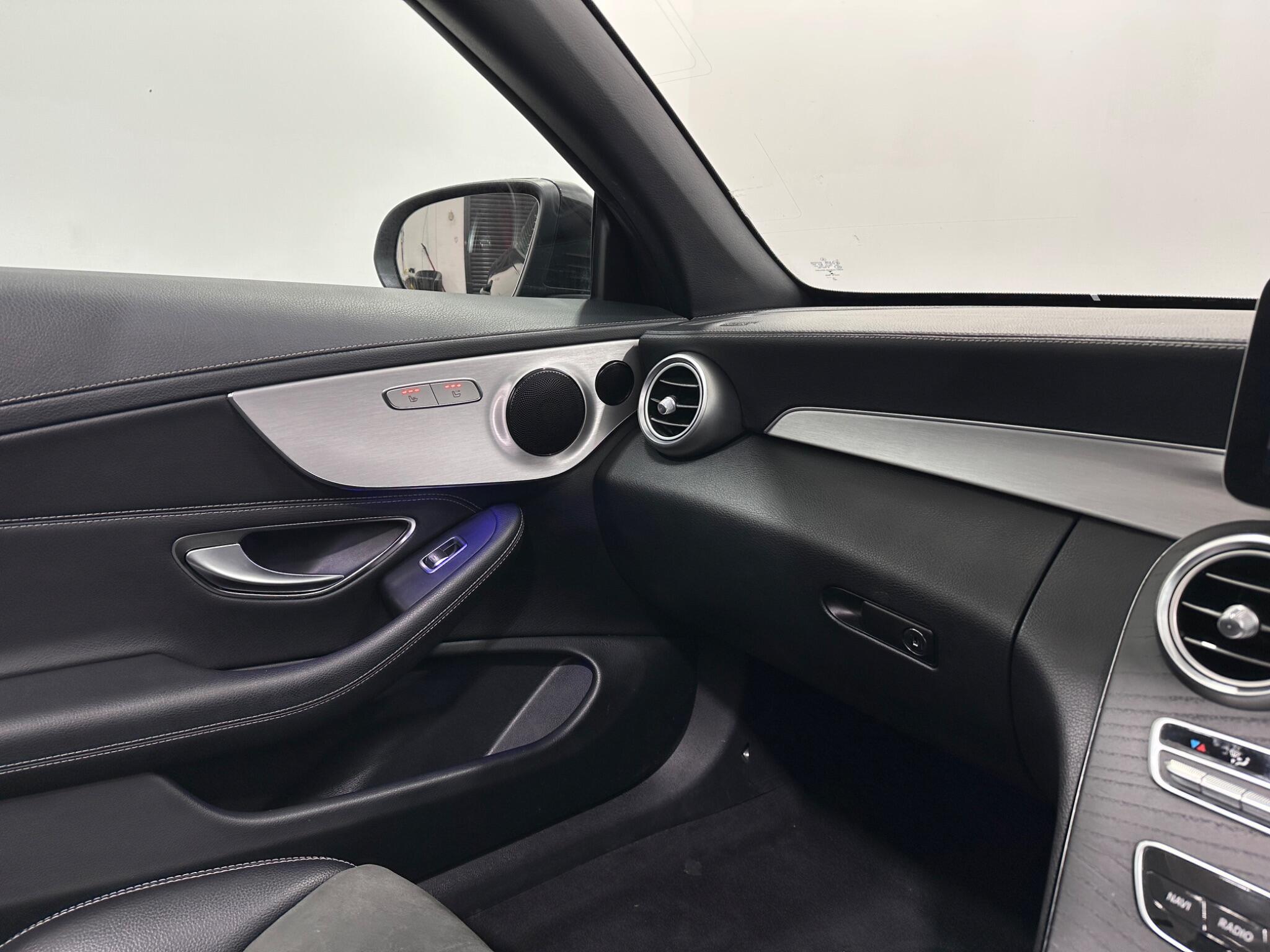 Mercedes-Benz C Class view 29
