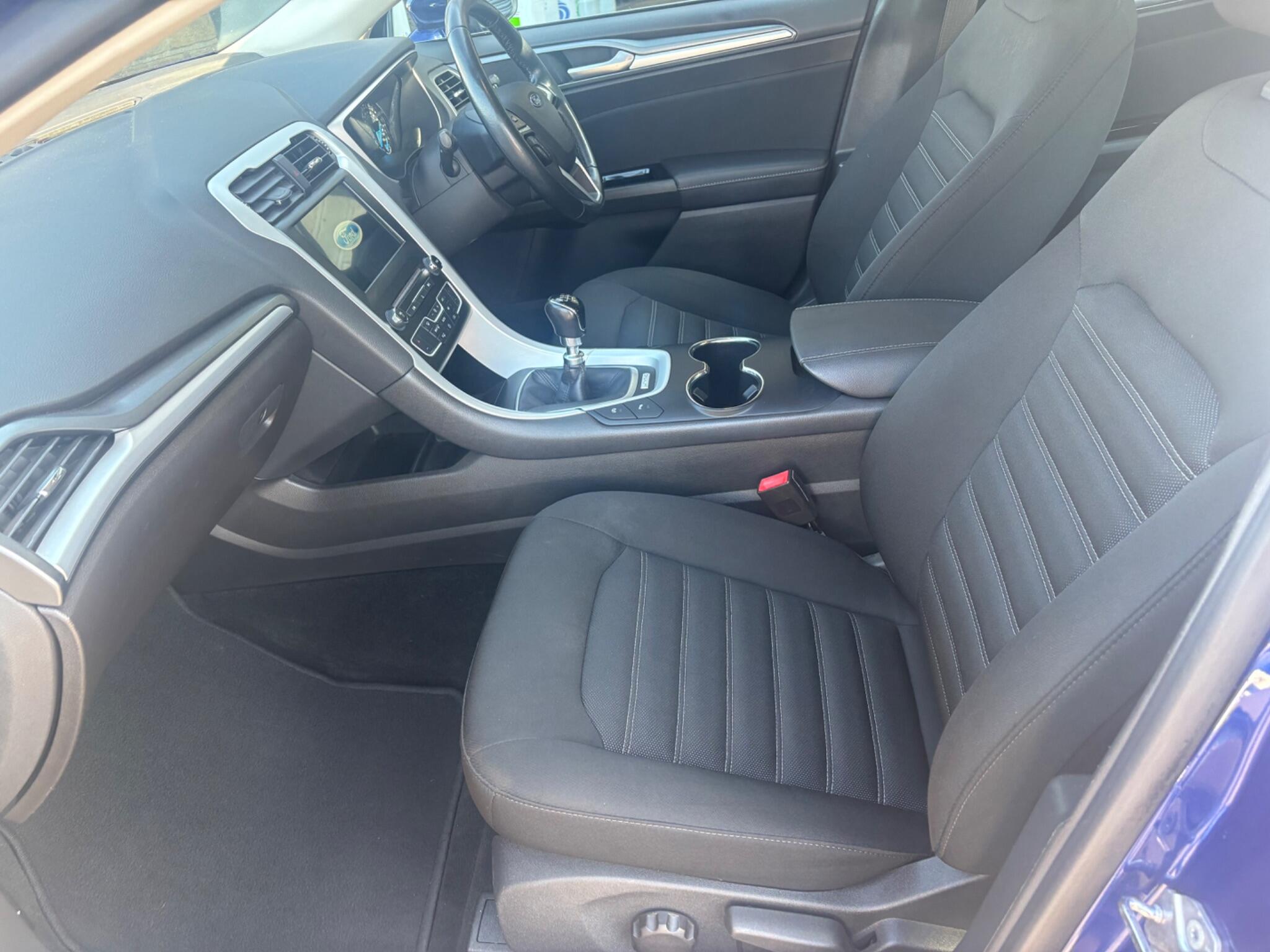 Ford Mondeo view 29