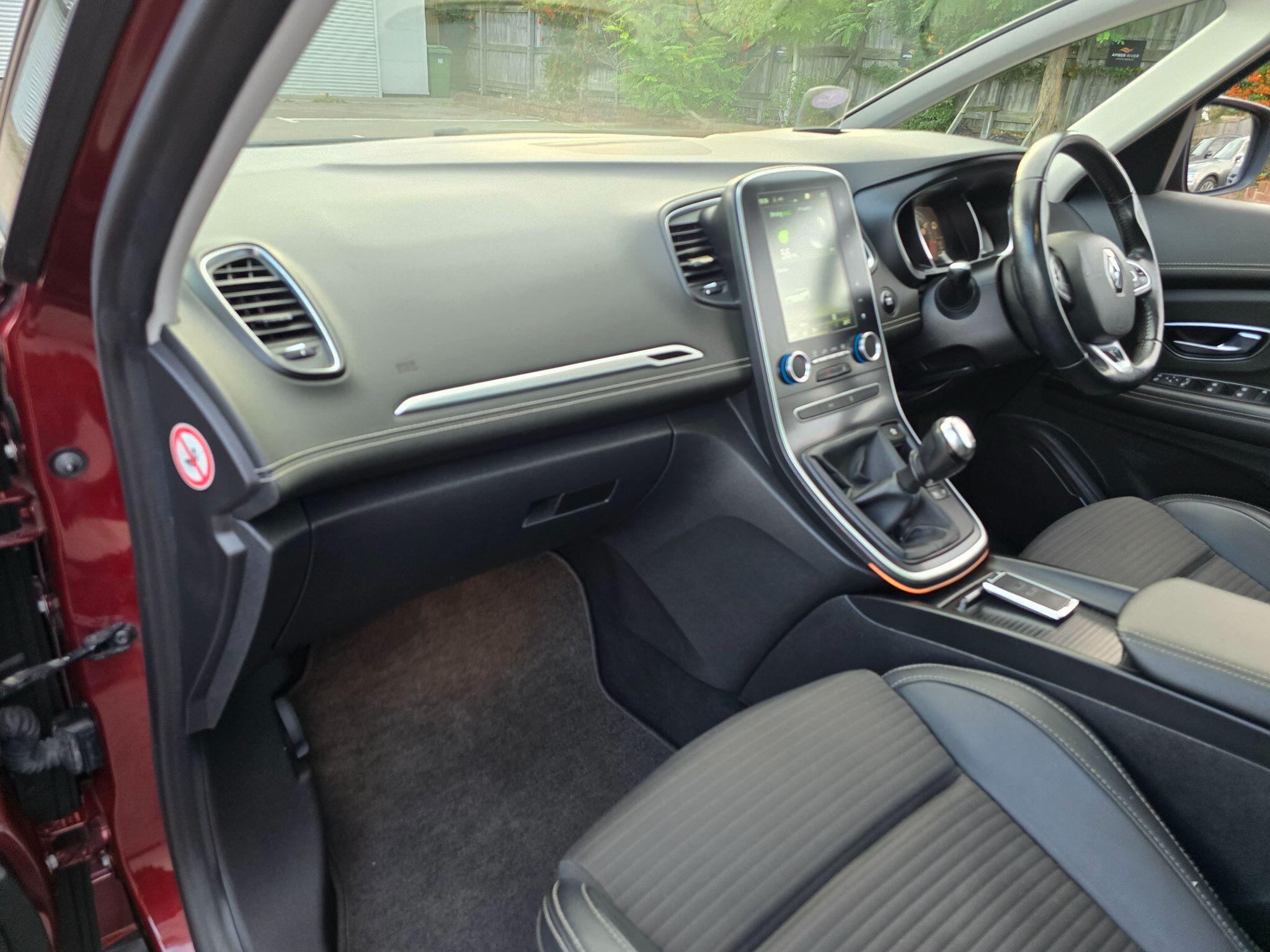 Renault Grand Scenic view 37