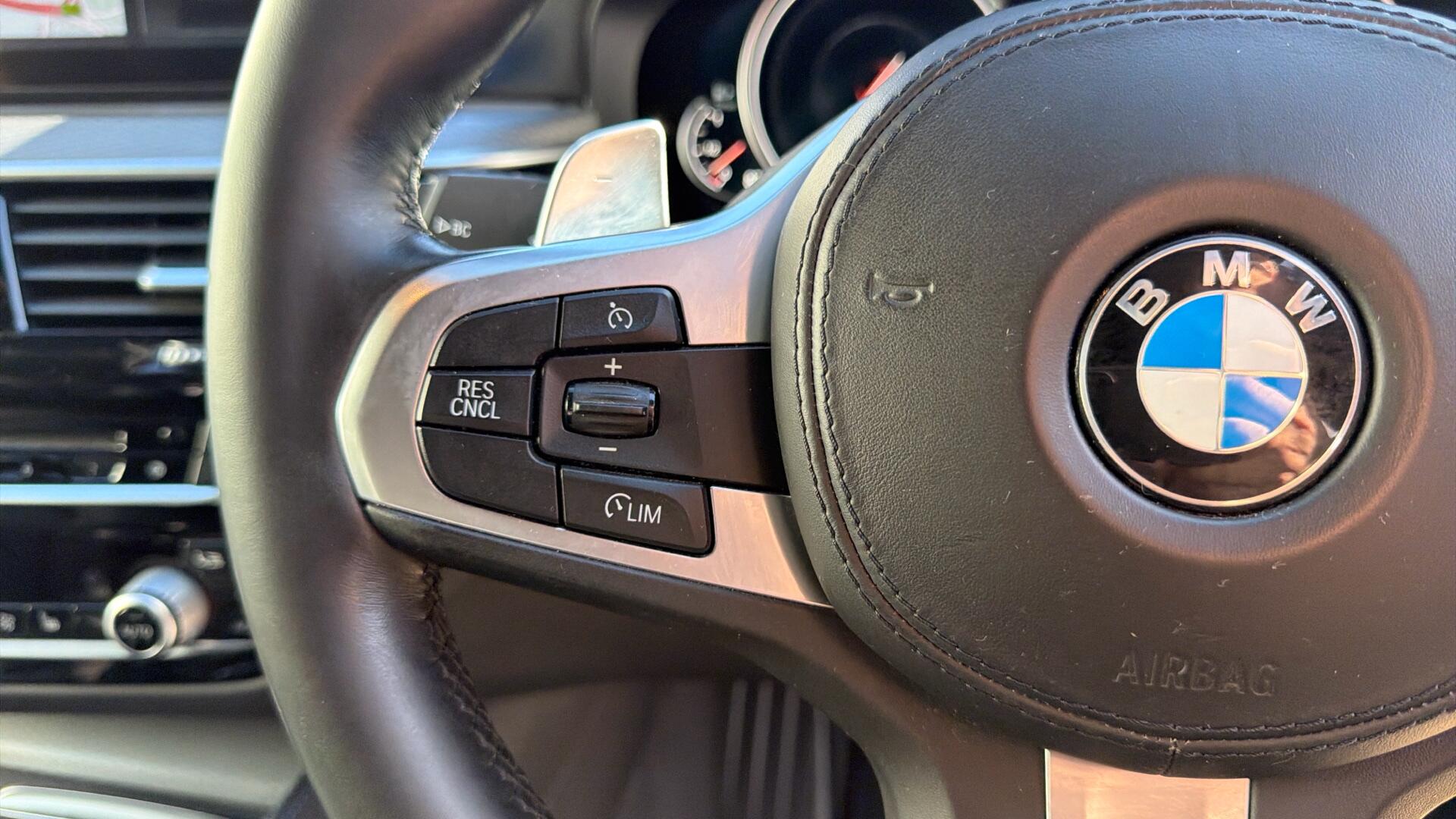 BMW 5 Series view 17